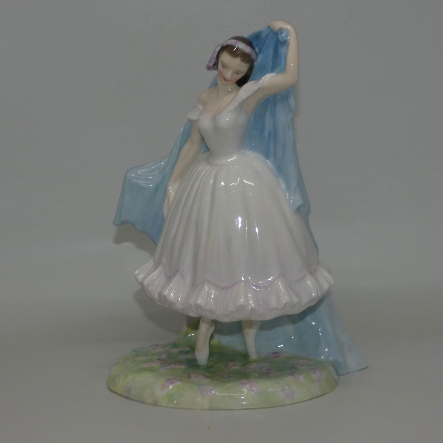 hn2140-royal-doulton-figure-giselle-the-forest-glade