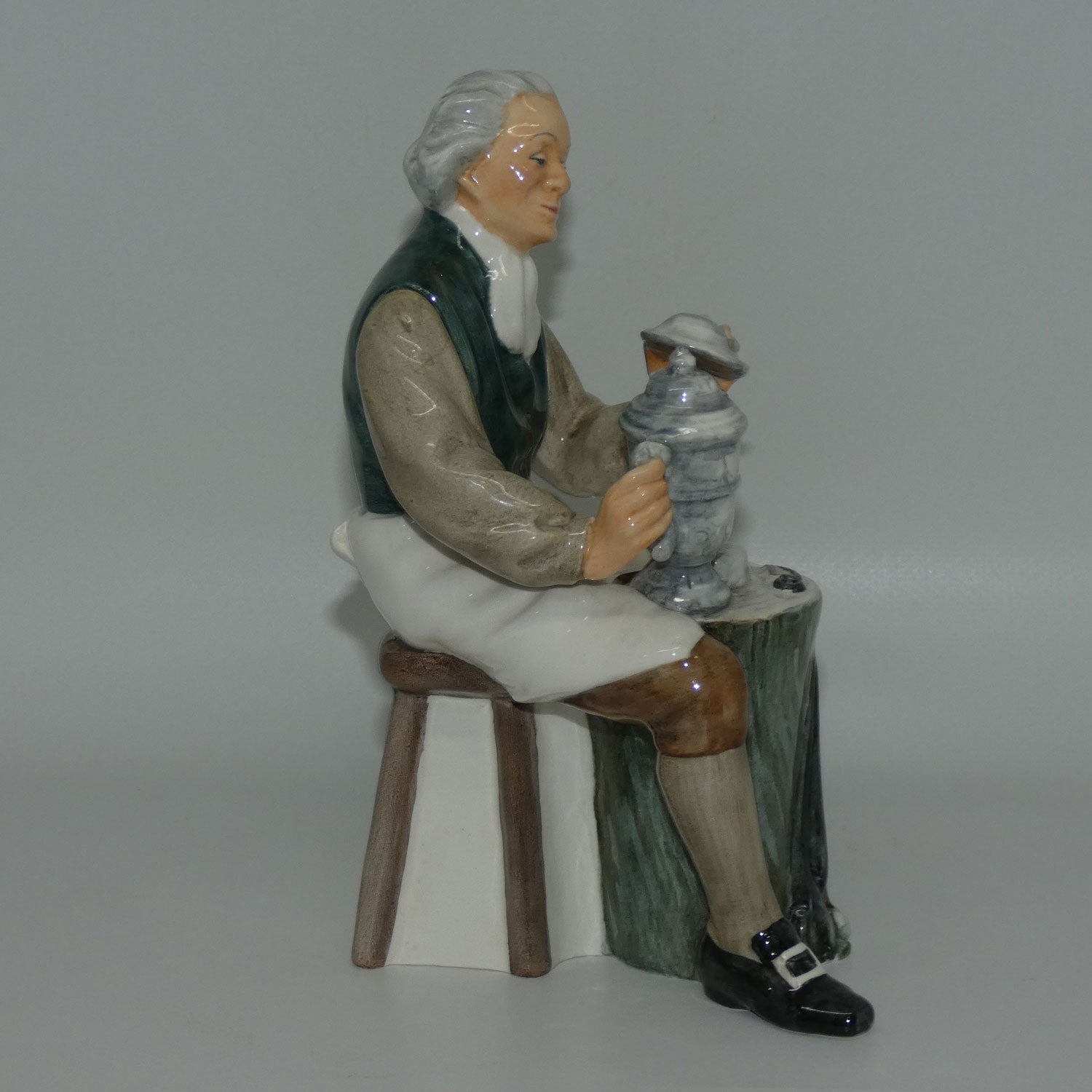 hn2146-royal-doulton-figure-the-tinsmith