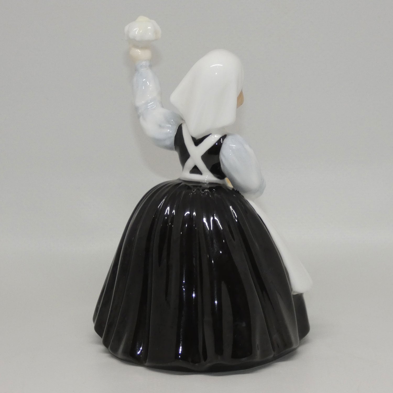 hn2151-royal-doulton-figure-mothers-help