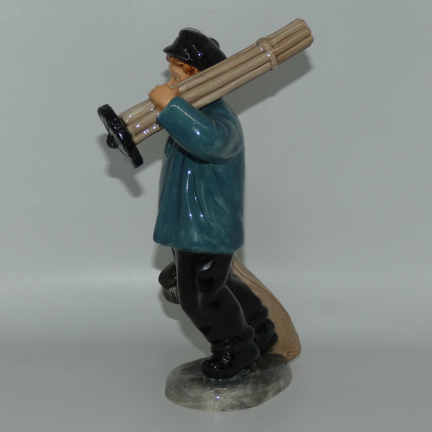 hn2205-royal-doulton-figure-master-sweep