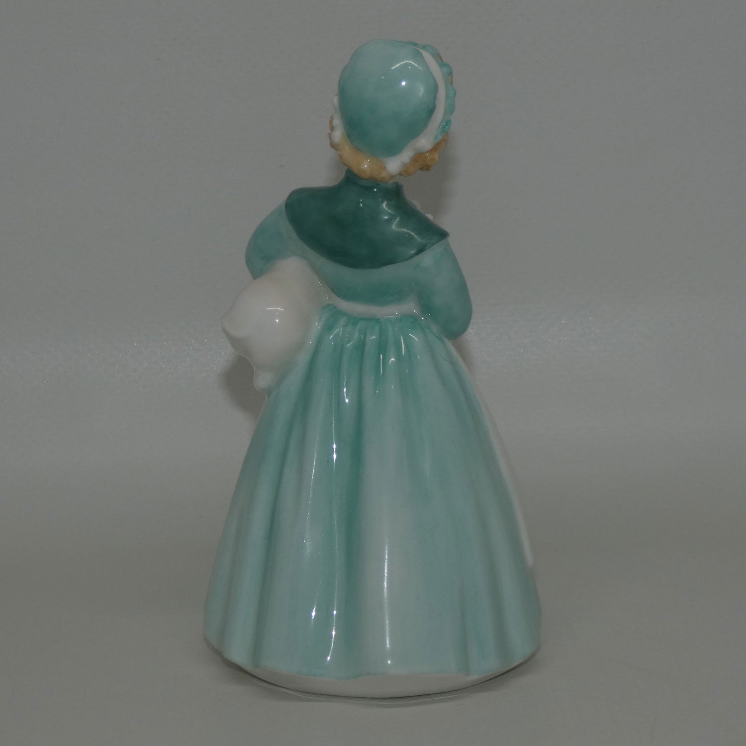 hn2207-royal-doulton-figure-stayed-at-home