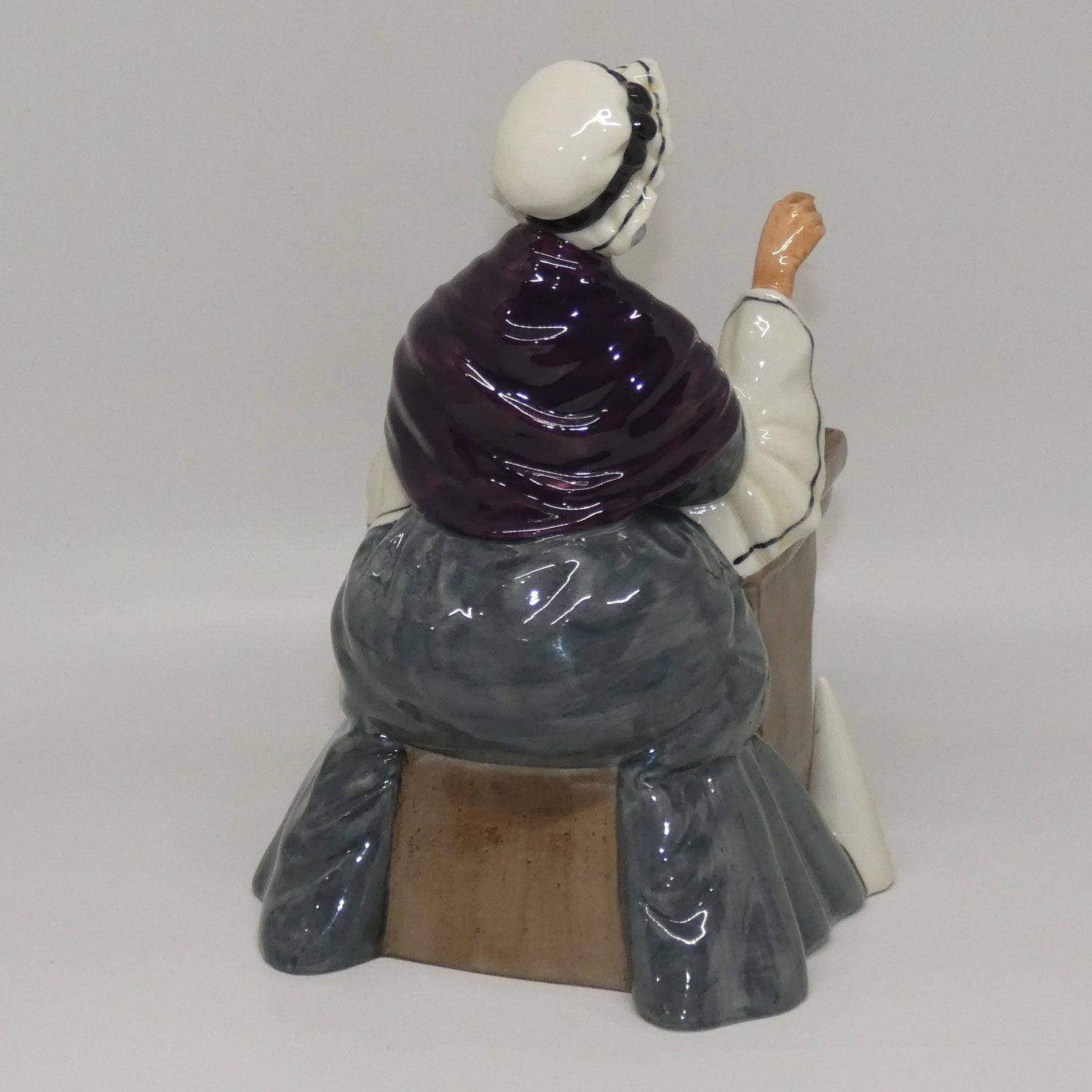 hn2223-royal-doulton-figure-school-marm