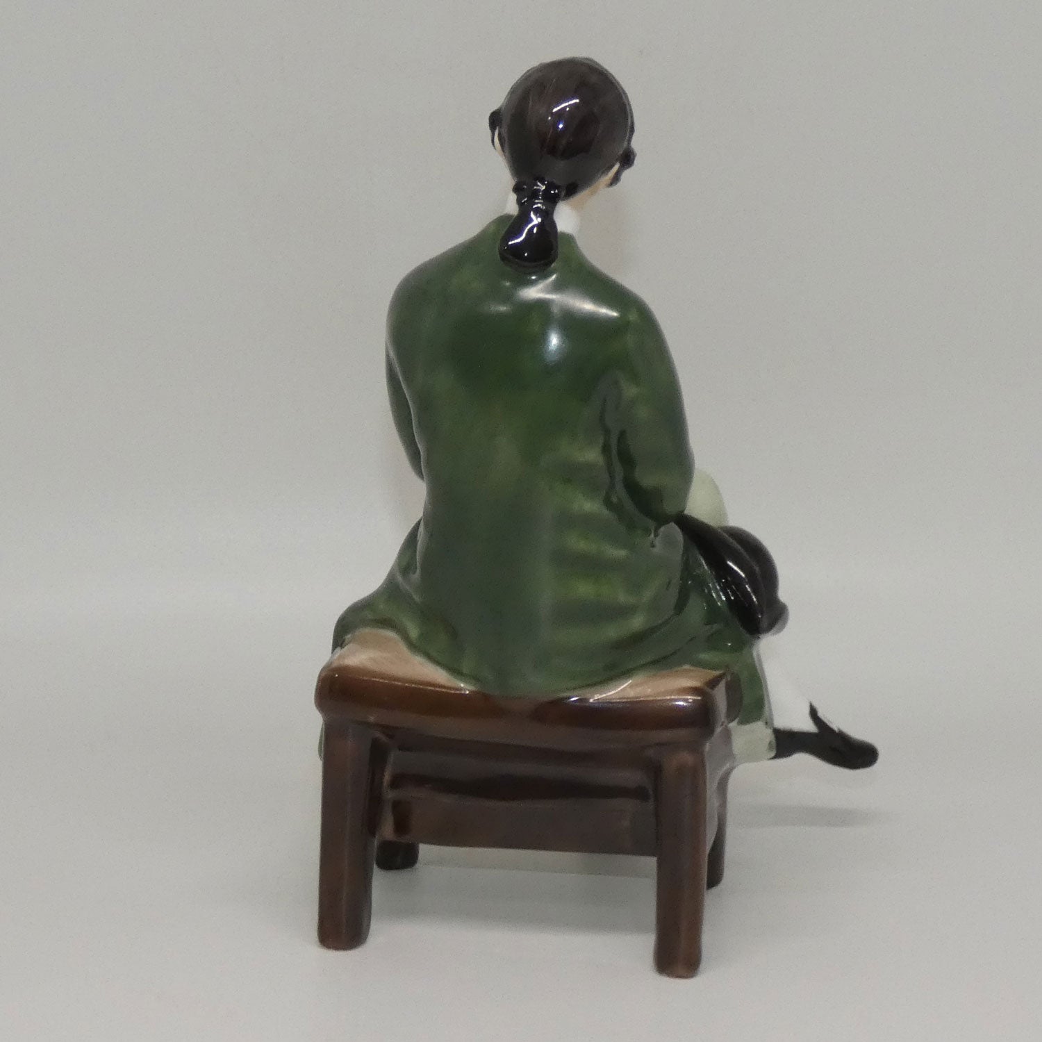 hn2227-royal-doulton-figure-gentleman-from-williamsburg