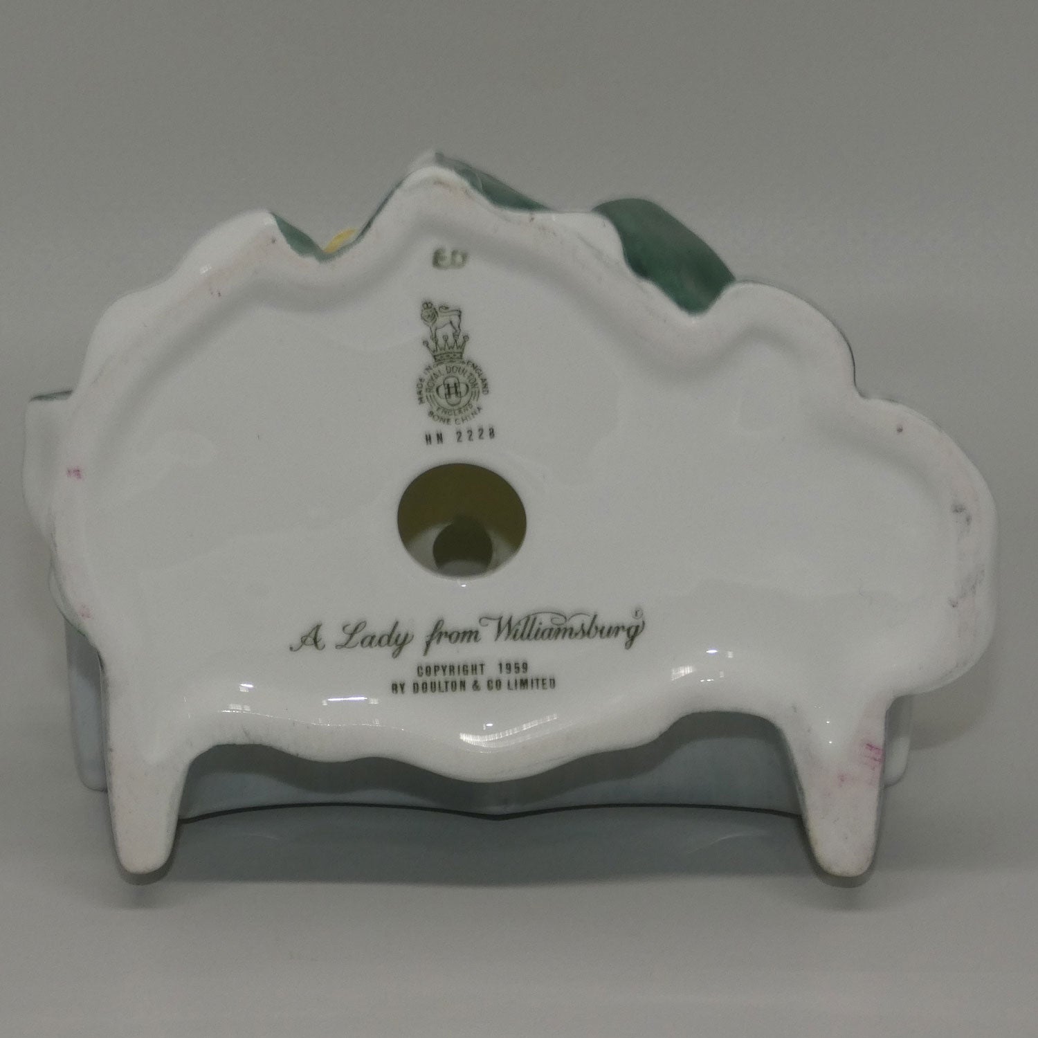 hn2228-royal-doulton-figure-lady-from-williamsburg