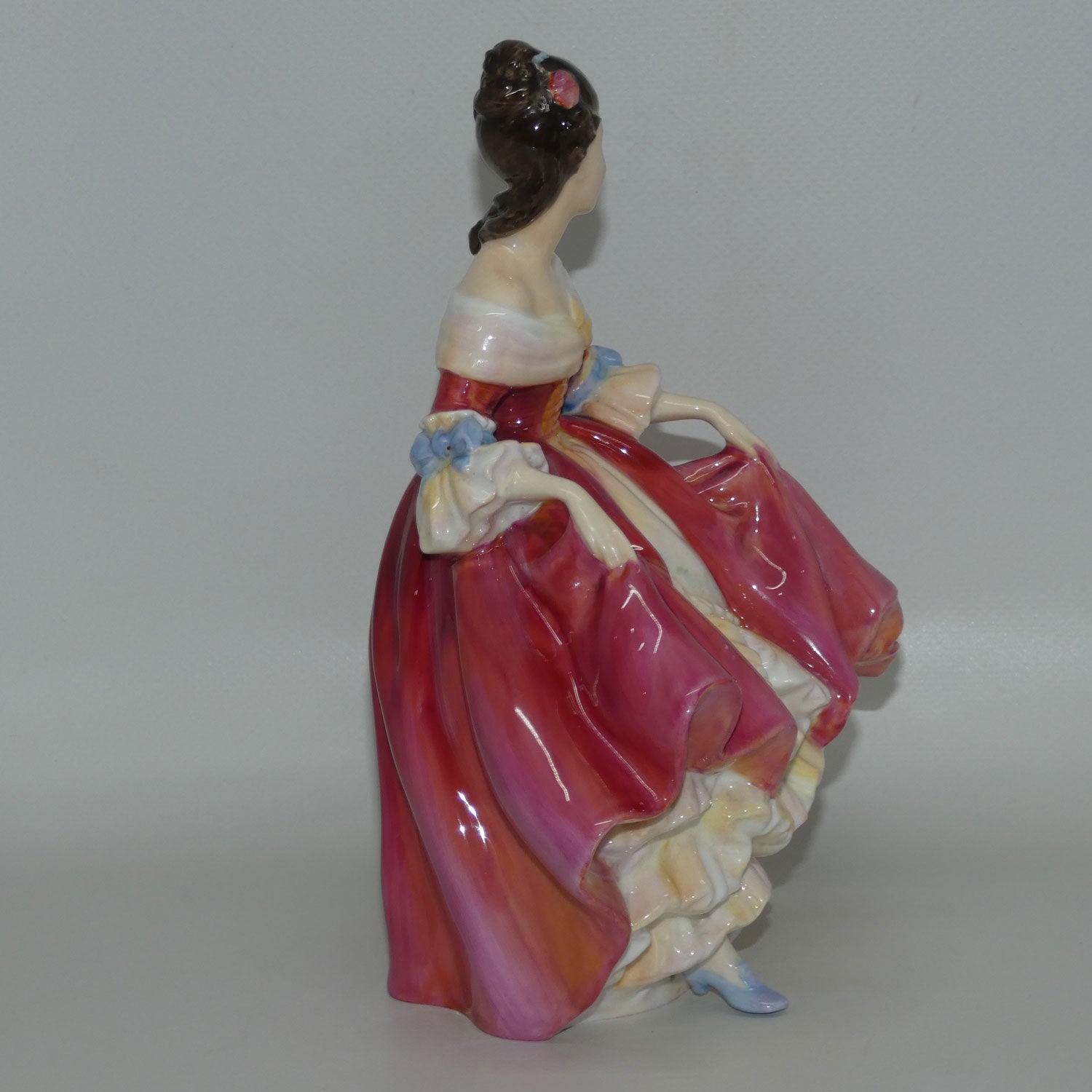 hn2229-royal-doulton-figure-southern-belle-red