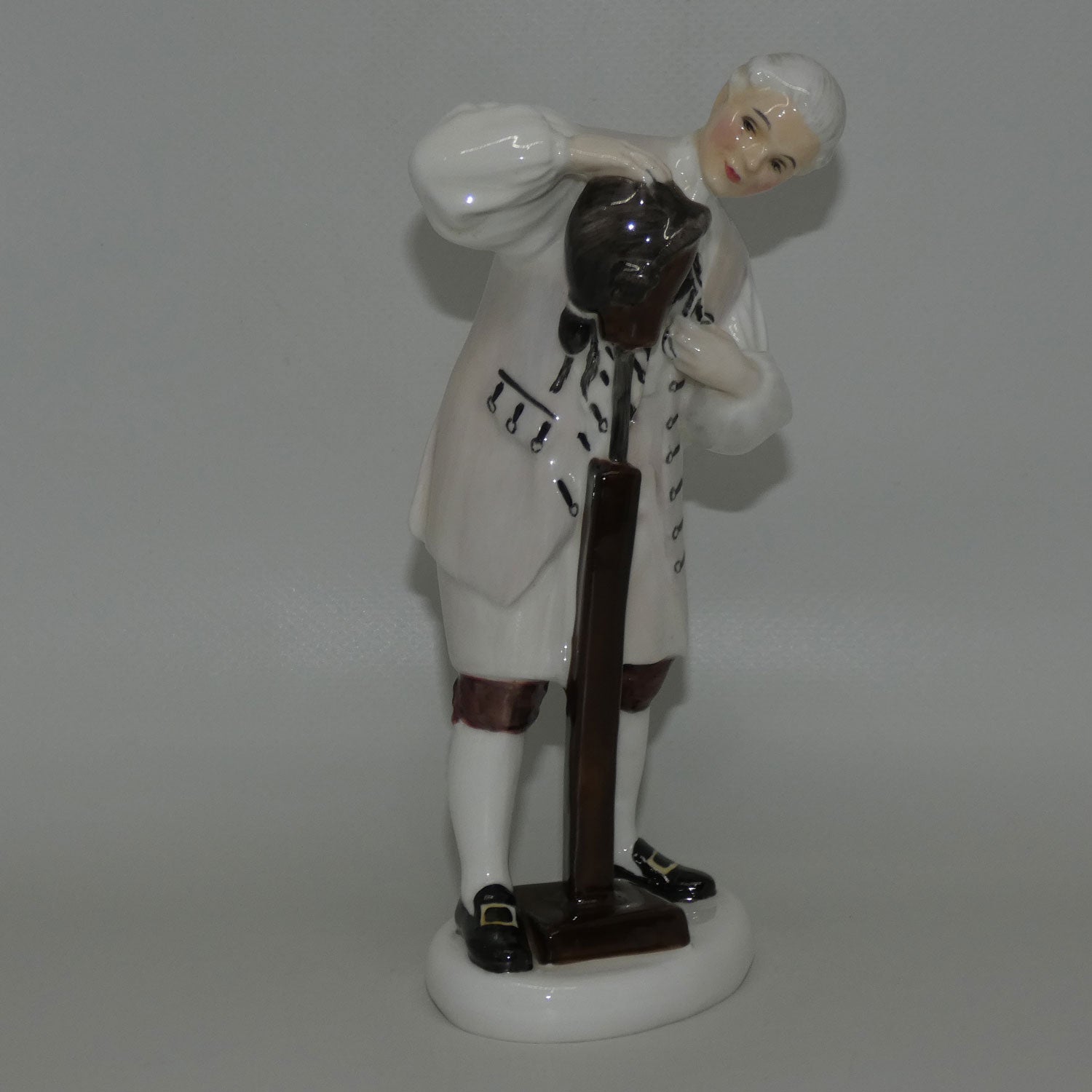HN2239 Royal Doulton figure Wigmaker of Williamsburg  
