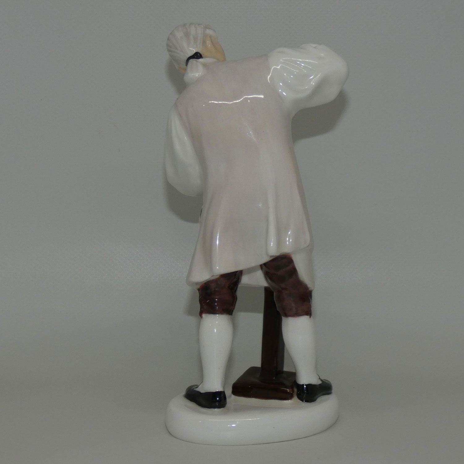 HN2239 Royal Doulton figure Wigmaker of Williamsburg  
