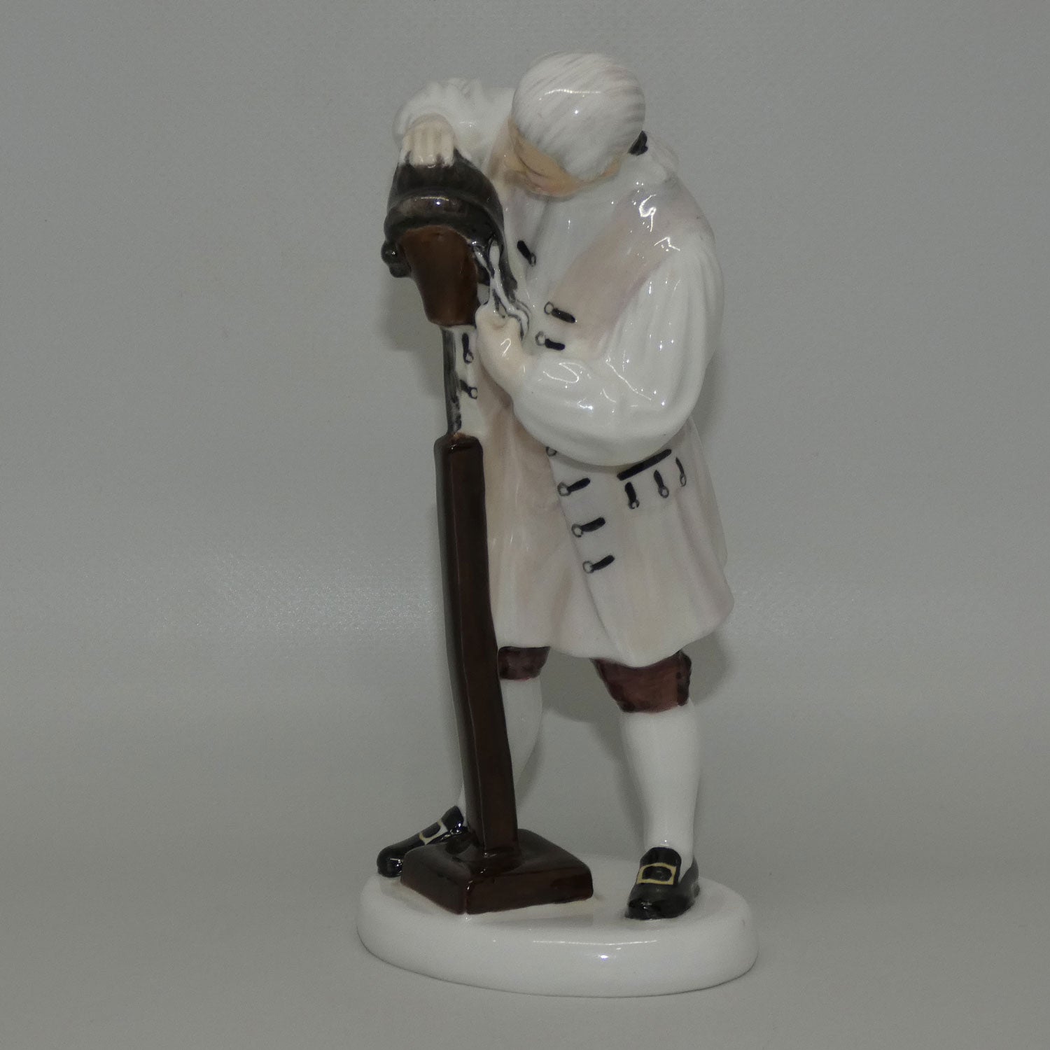 HN2239 Royal Doulton figure Wigmaker of Williamsburg  