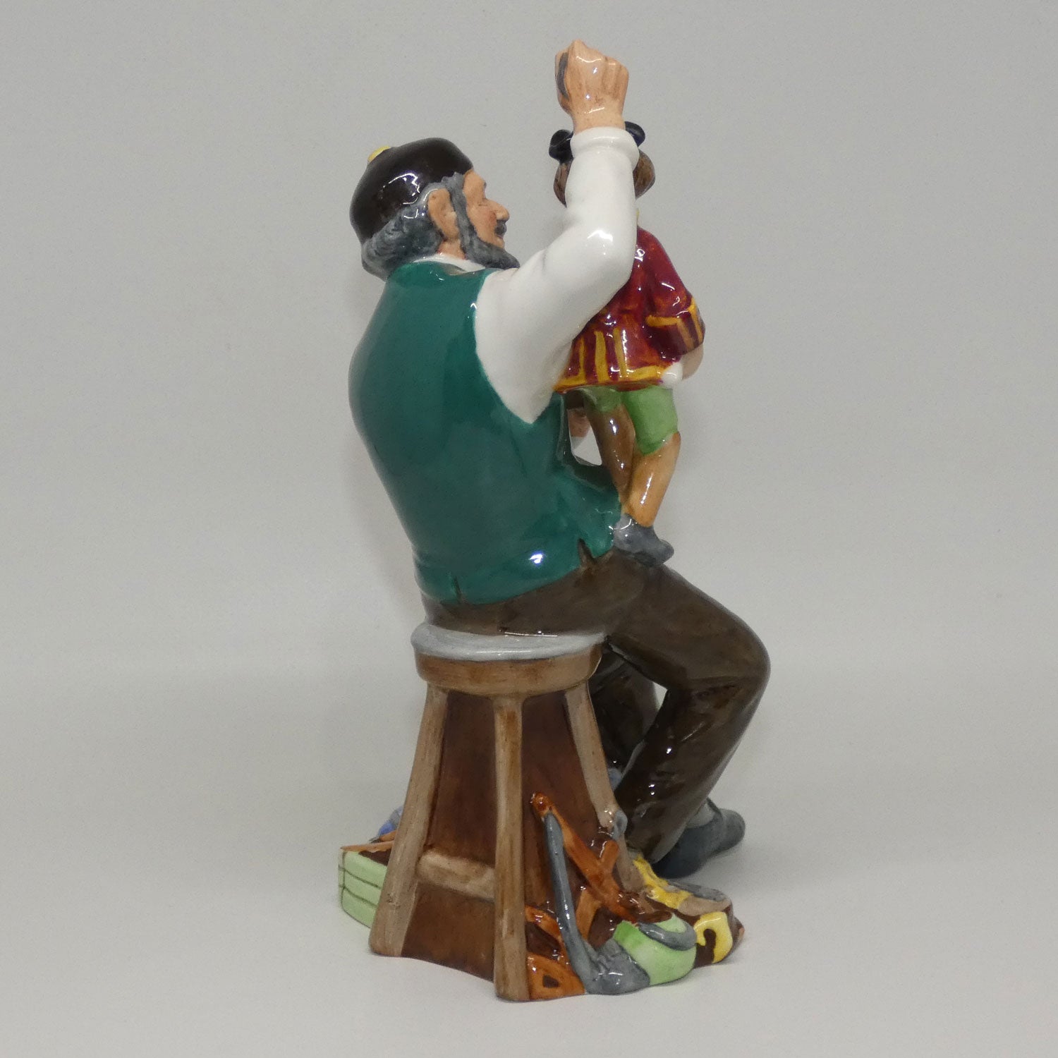 hn2253-royal-doulton-figure-the-puppetmaker
