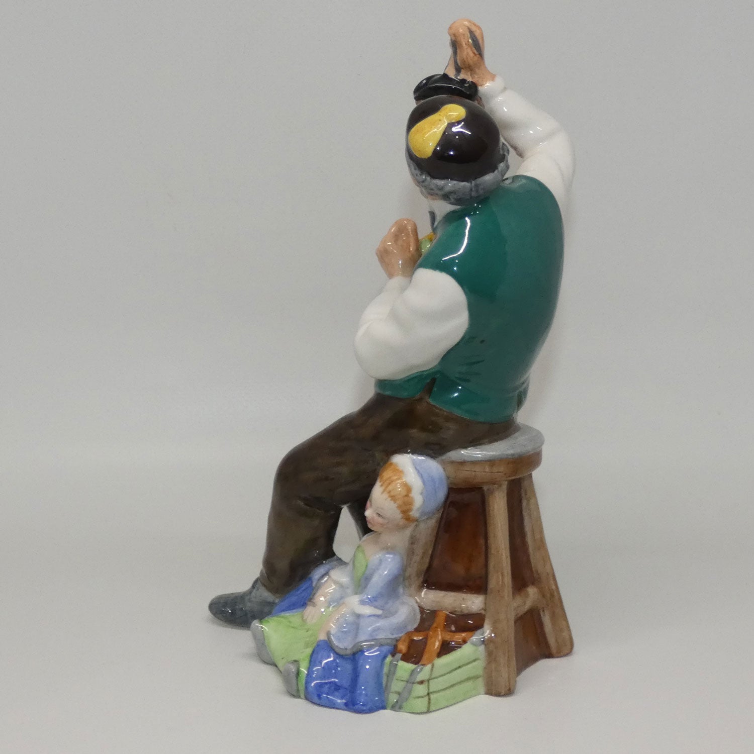 hn2253-royal-doulton-figure-the-puppetmaker