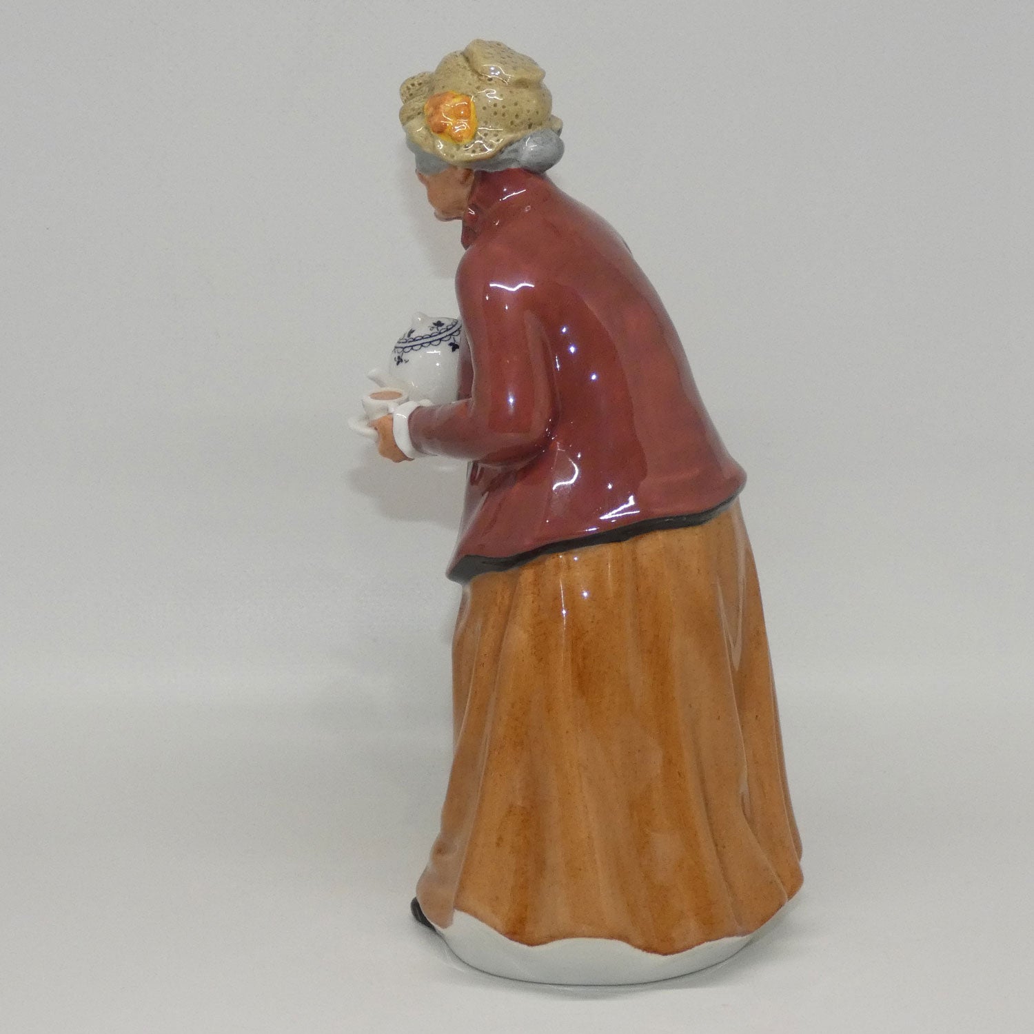 hn2255-royal-doulton-figure-teatime