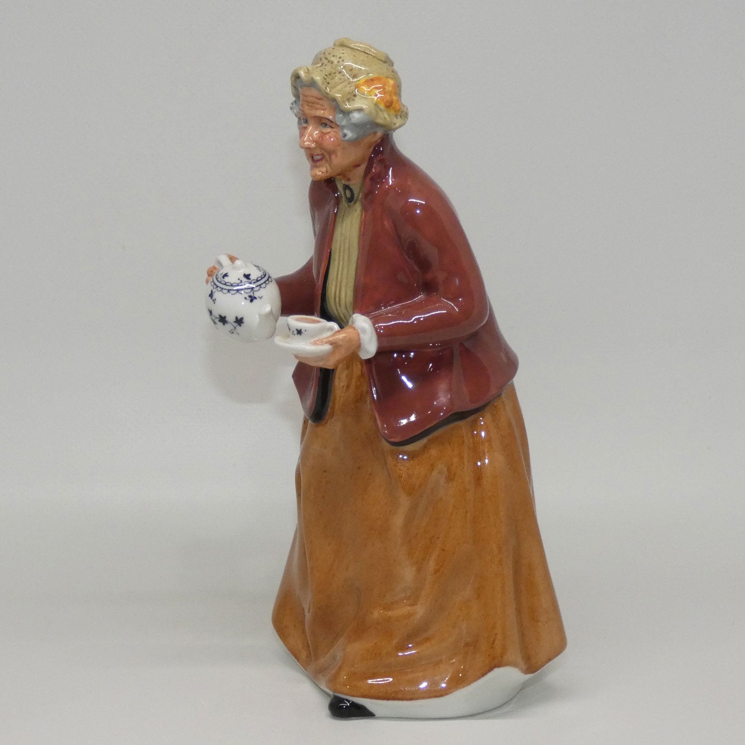 hn2255-royal-doulton-figure-teatime