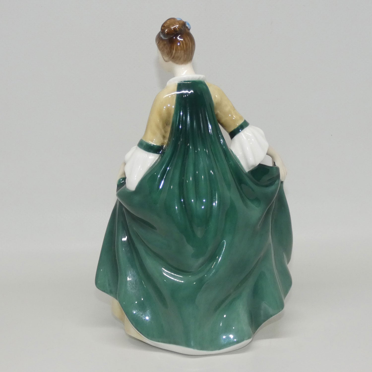 hn2264-royal-doulton-figure-elegance