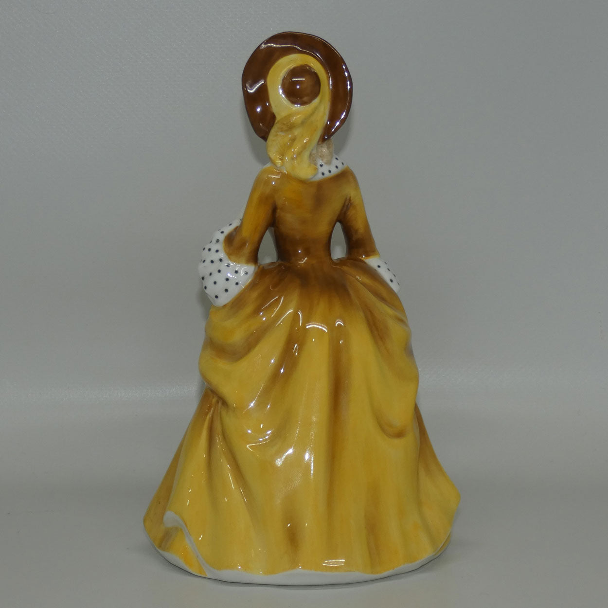hn2275-royal-doulton-figure-sandra-gold
