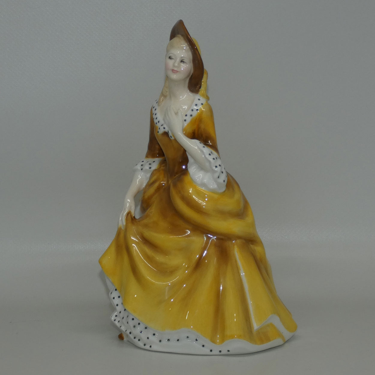 hn2275-royal-doulton-figure-sandra-gold