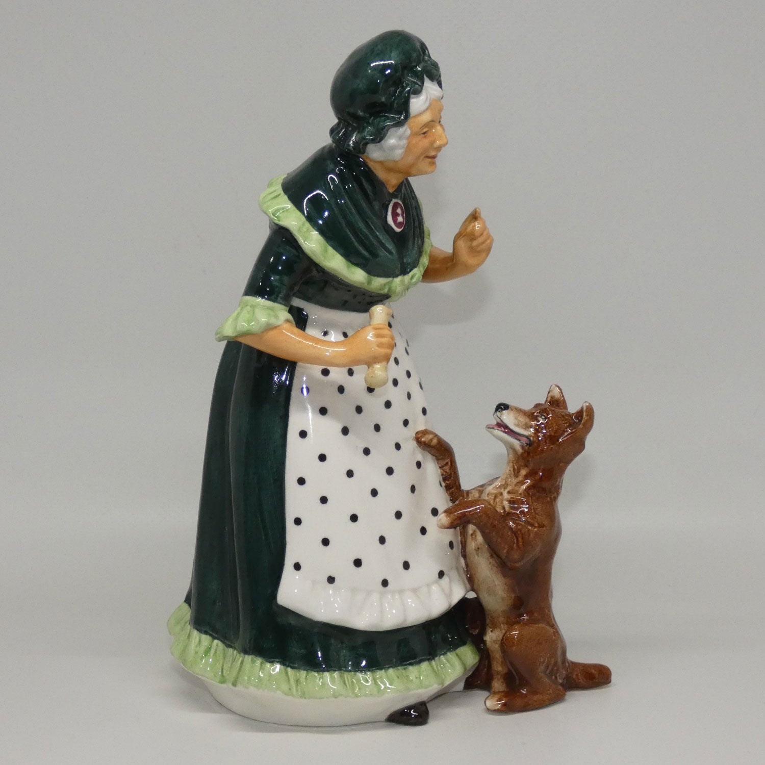 hn2314-royal-doulton-figure-old-mother-hubbard