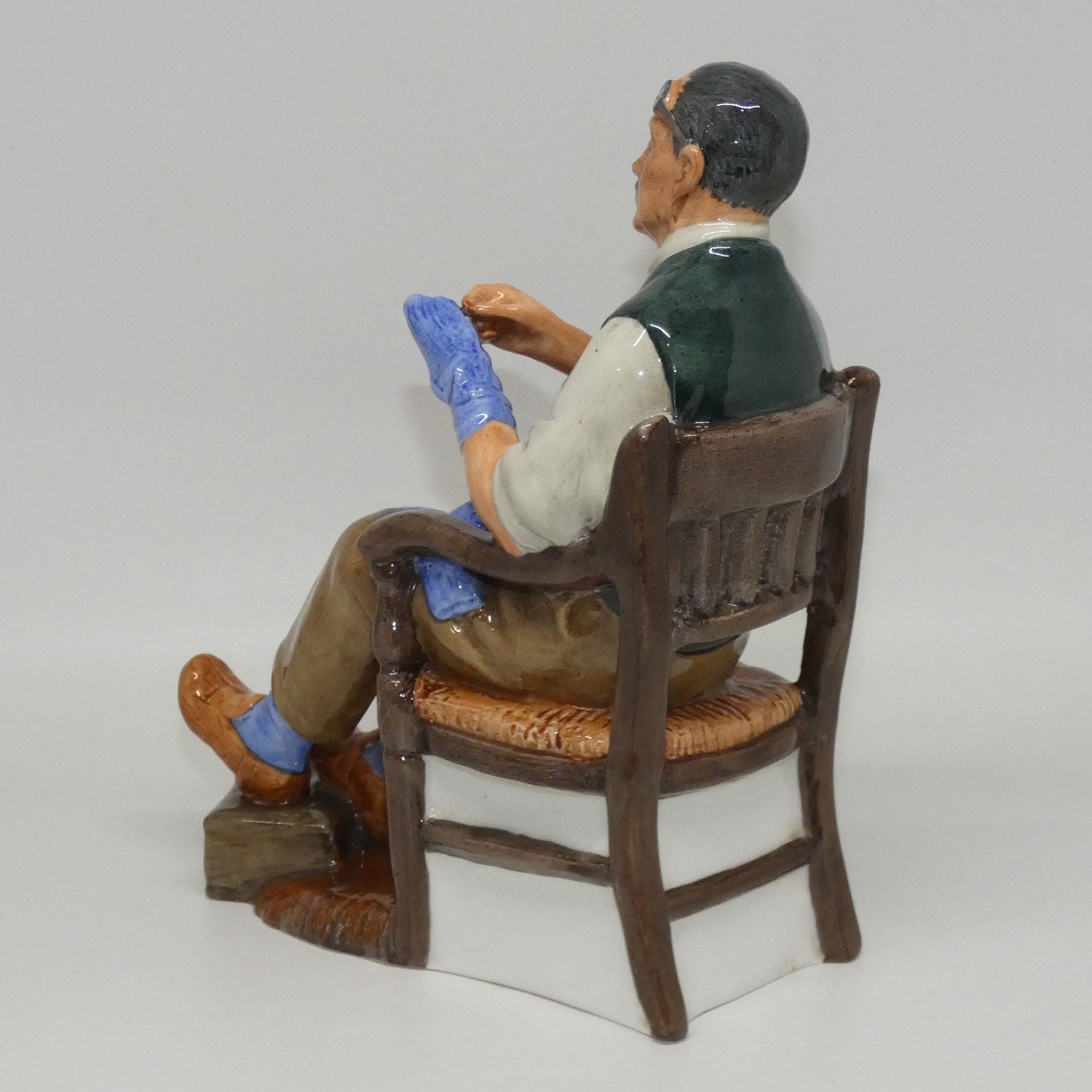 hn2319-royal-doulton-figure-the-bachelor