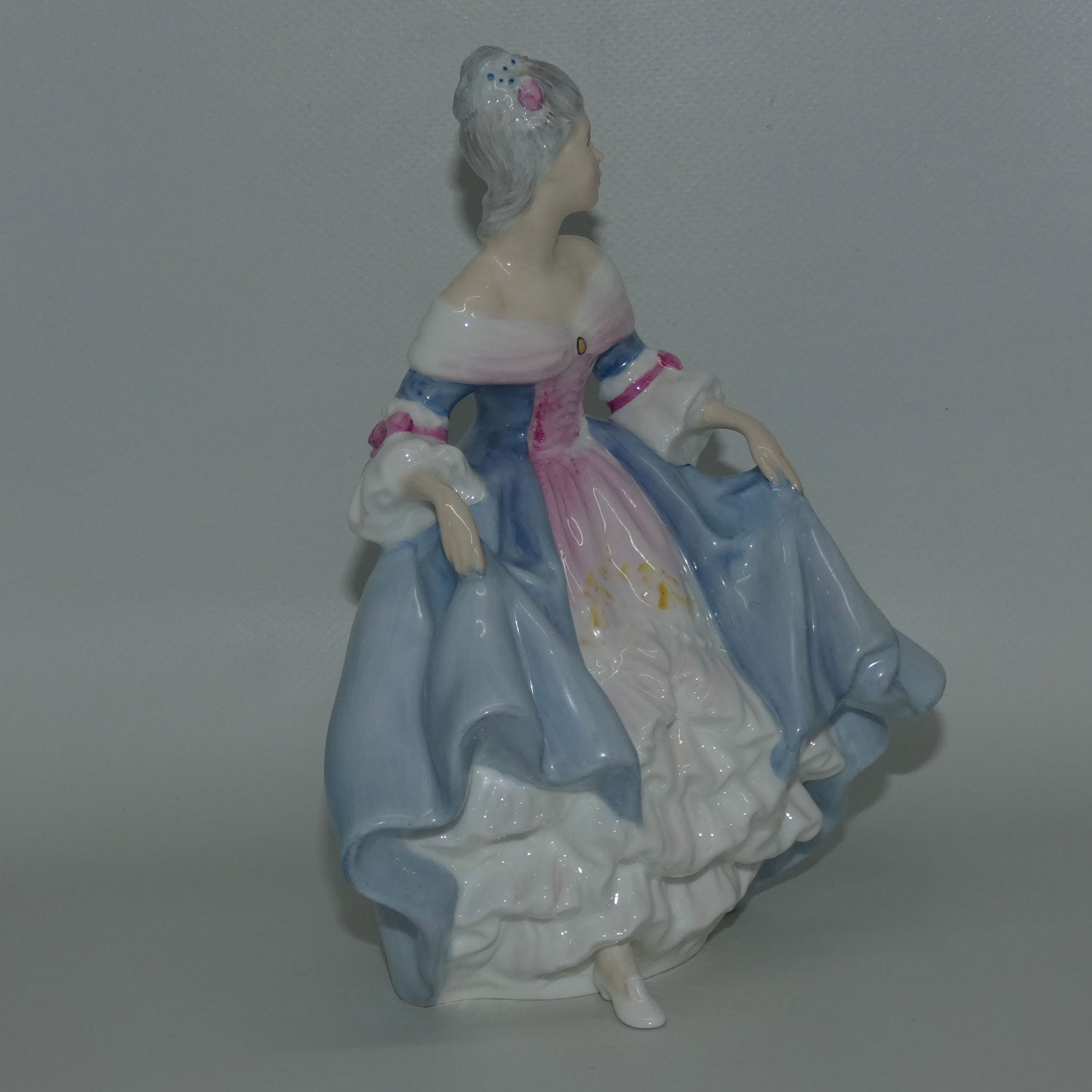 hn2425-royal-doulton-figure-southern-belle-blue