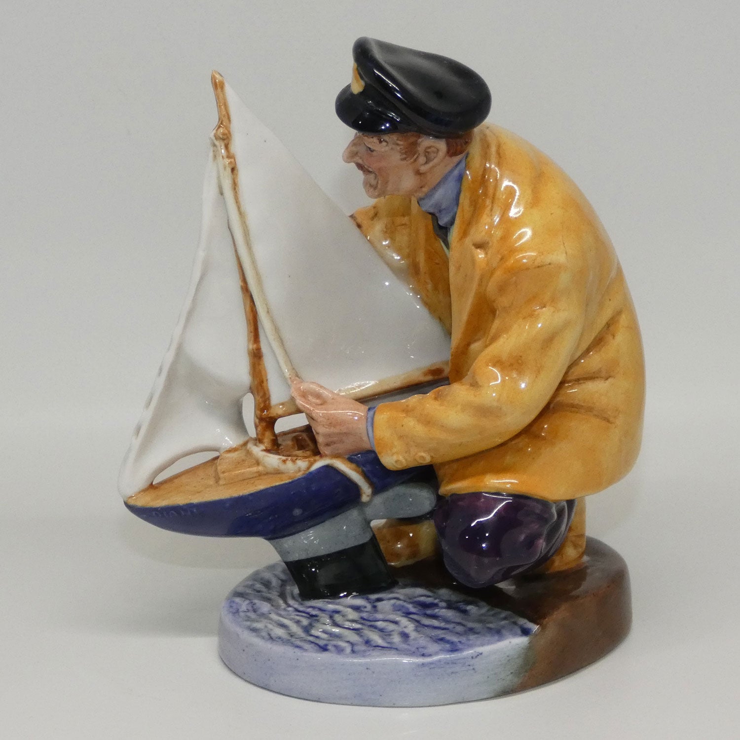 hn2442-royal-doulton-figure-sailors-holiday