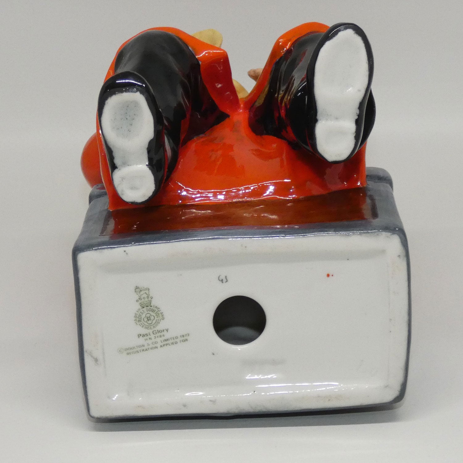 hn2484-royal-doulton-figure-past-glory