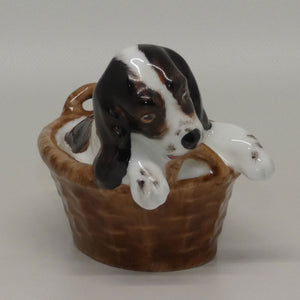 hn2586-royal-doulton-cocker-spaniel-chewing-handle-of-a-basket