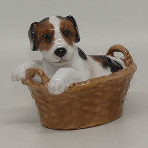 hn2587-royal-doulton-terrier-sitting-in-basket