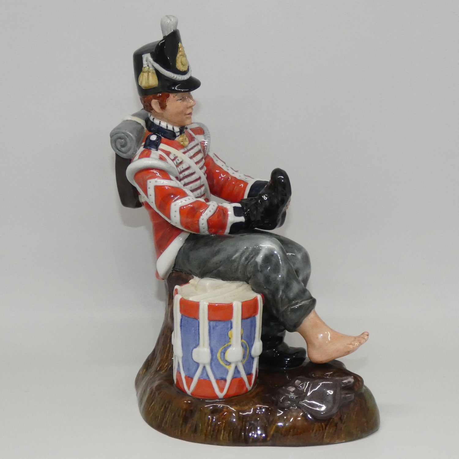 hn2679-royal-doulton-figure-drummer-boy