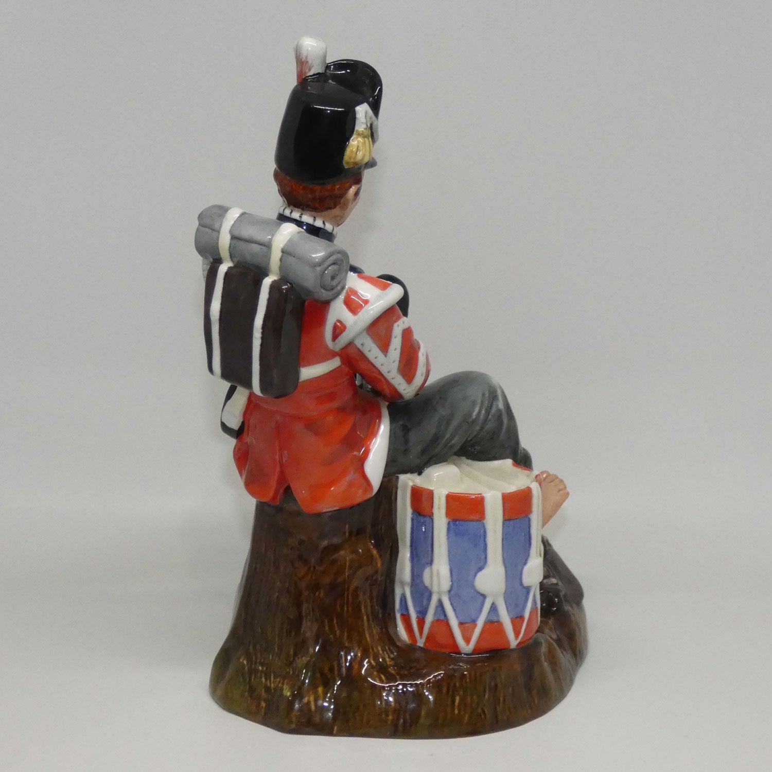 hn2679-royal-doulton-figure-drummer-boy