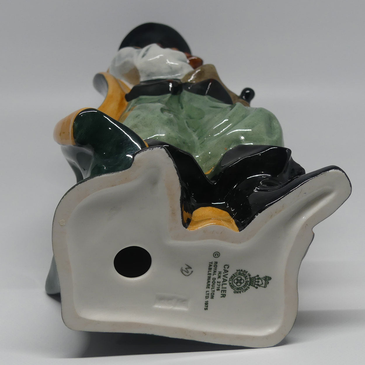 hn2716-royal-doulton-figure-cavalier