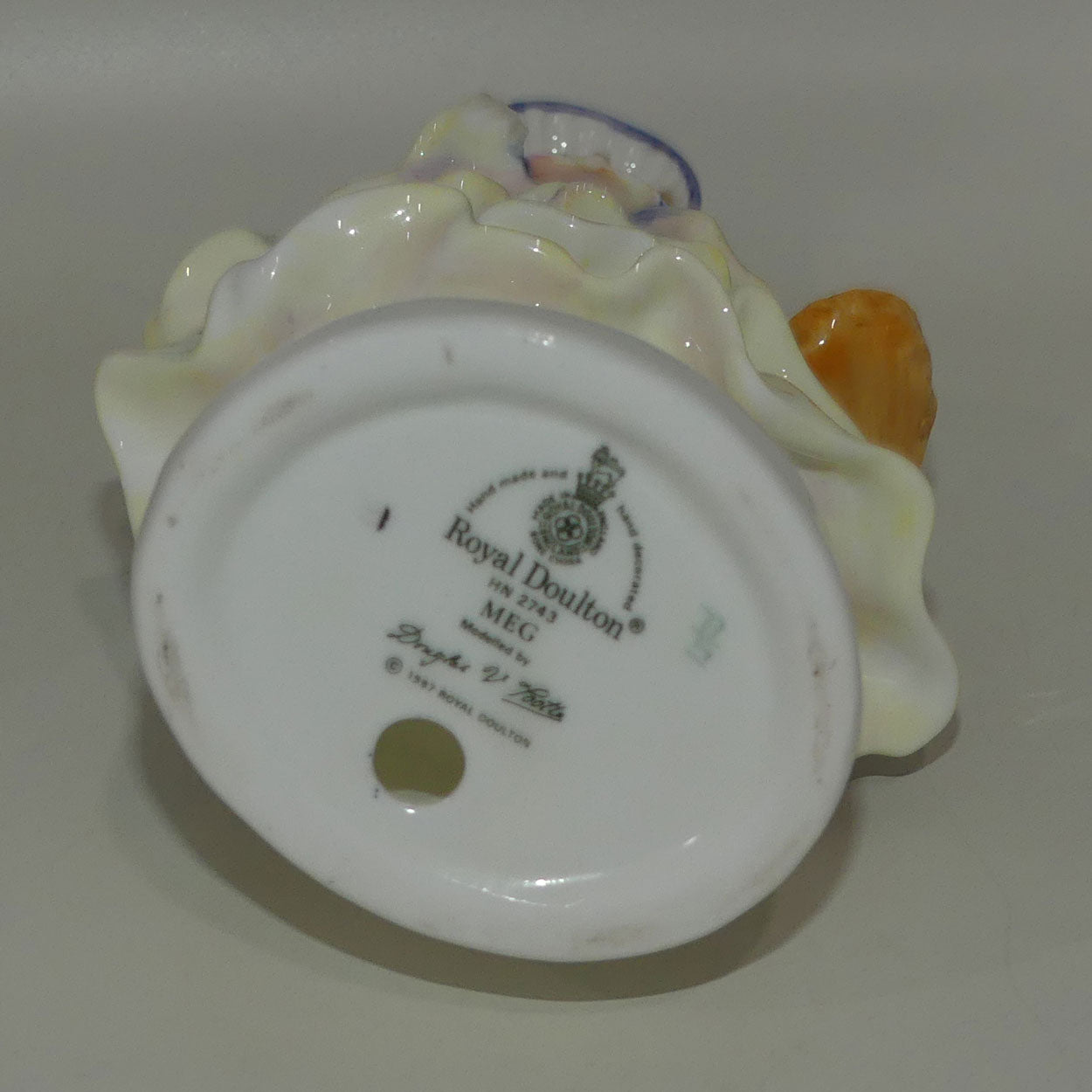 hn2743-royal-doulton-figure-meg-2