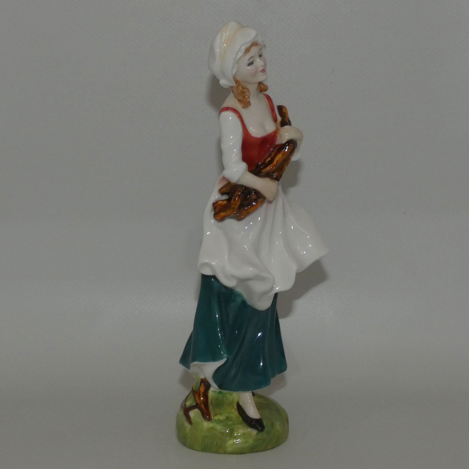 hn2749-royal-doulton-figure-lizzie