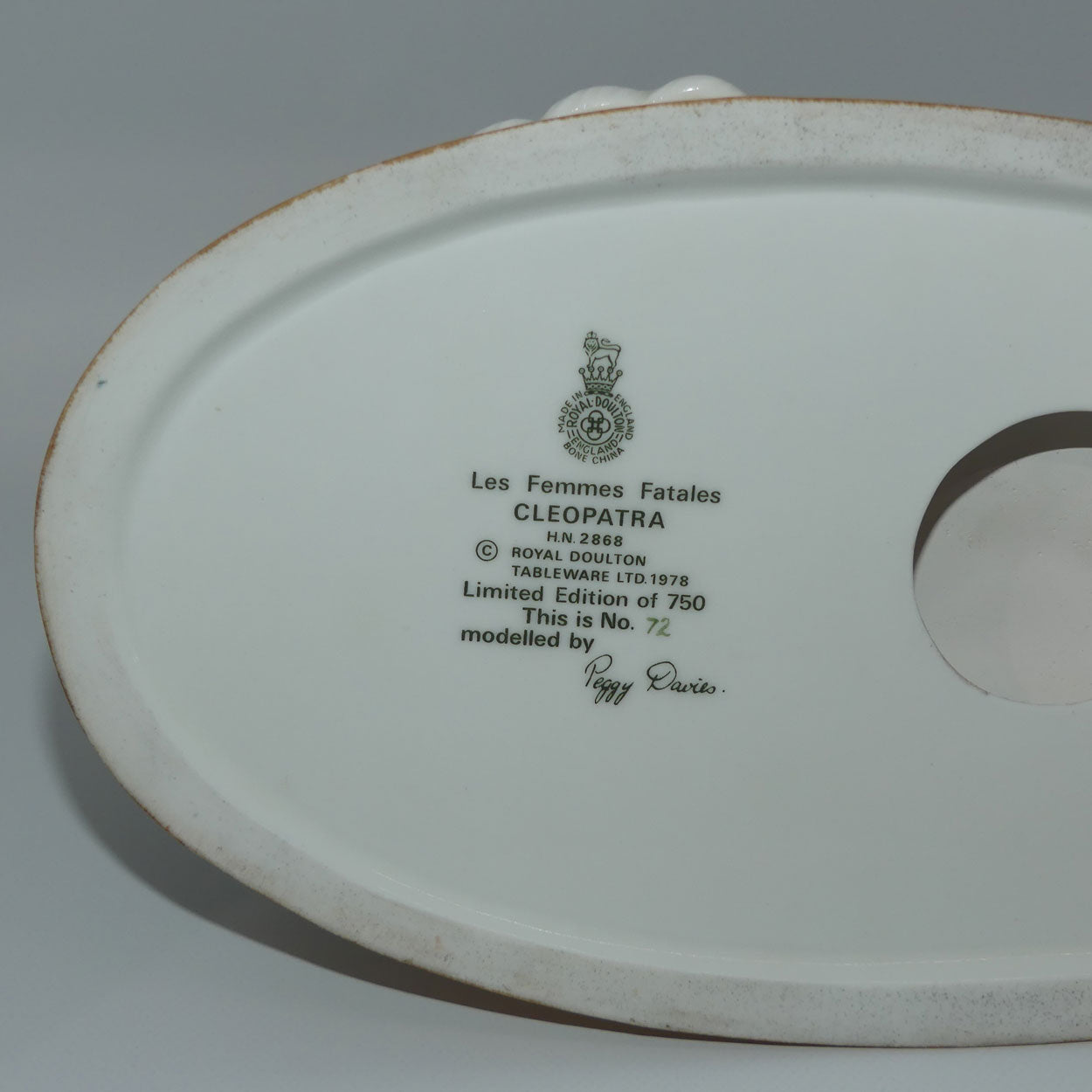 HN2868 Royal Doulton figurine Cleopatra | Les Femmes Fatales