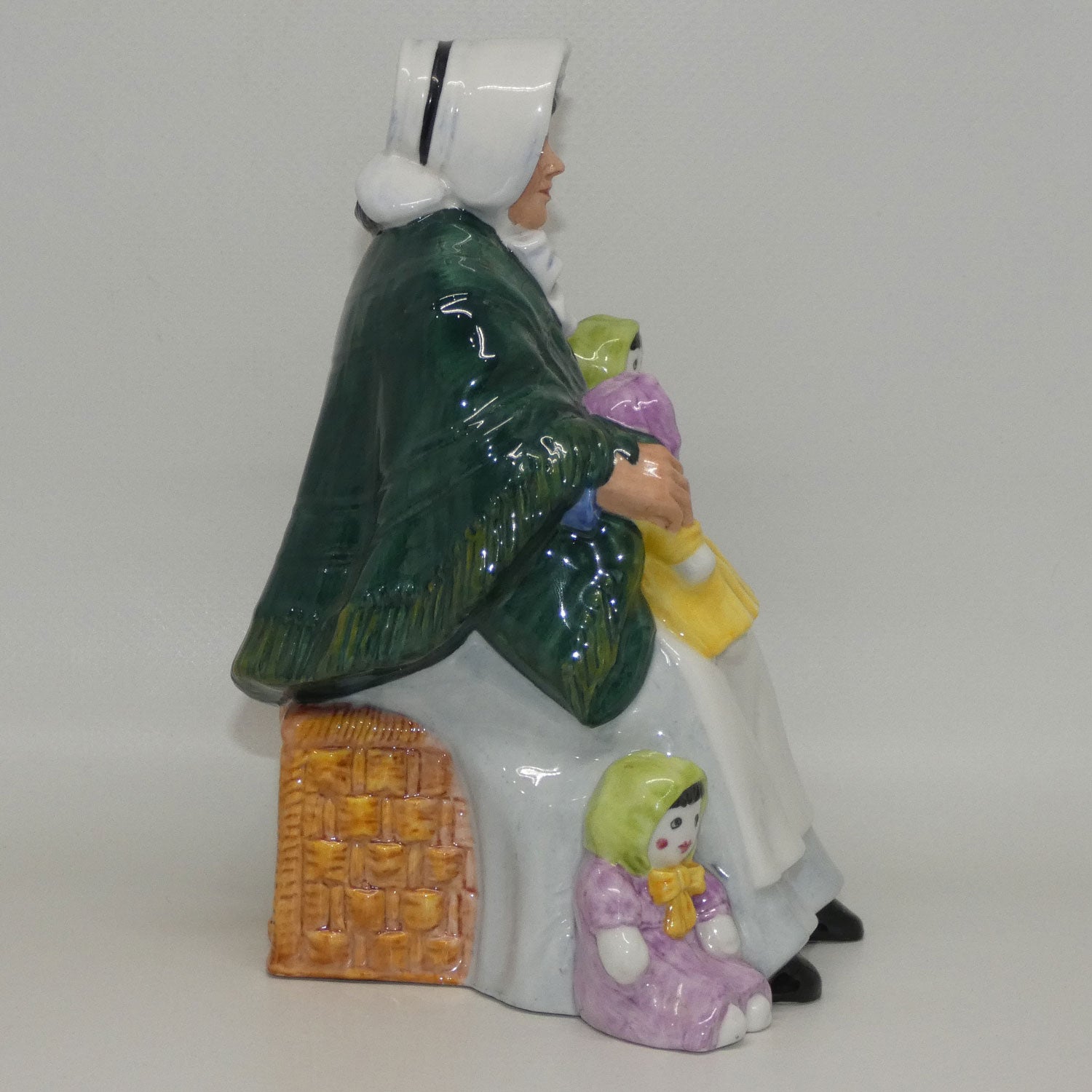 hn2944-royal-doulton-figure-the-rag-doll-seller