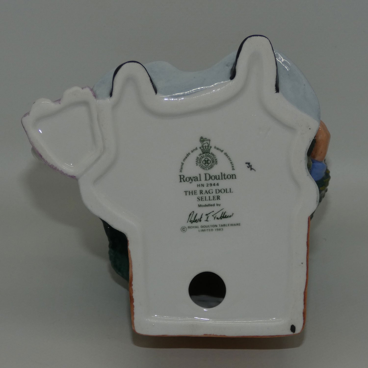 hn2944-royal-doulton-figure-the-rag-doll-seller