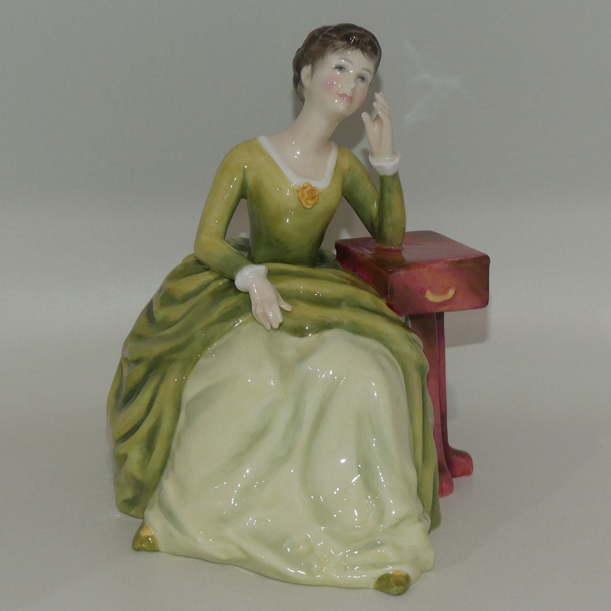 hn2974-royal-doulton-figure-carolyn