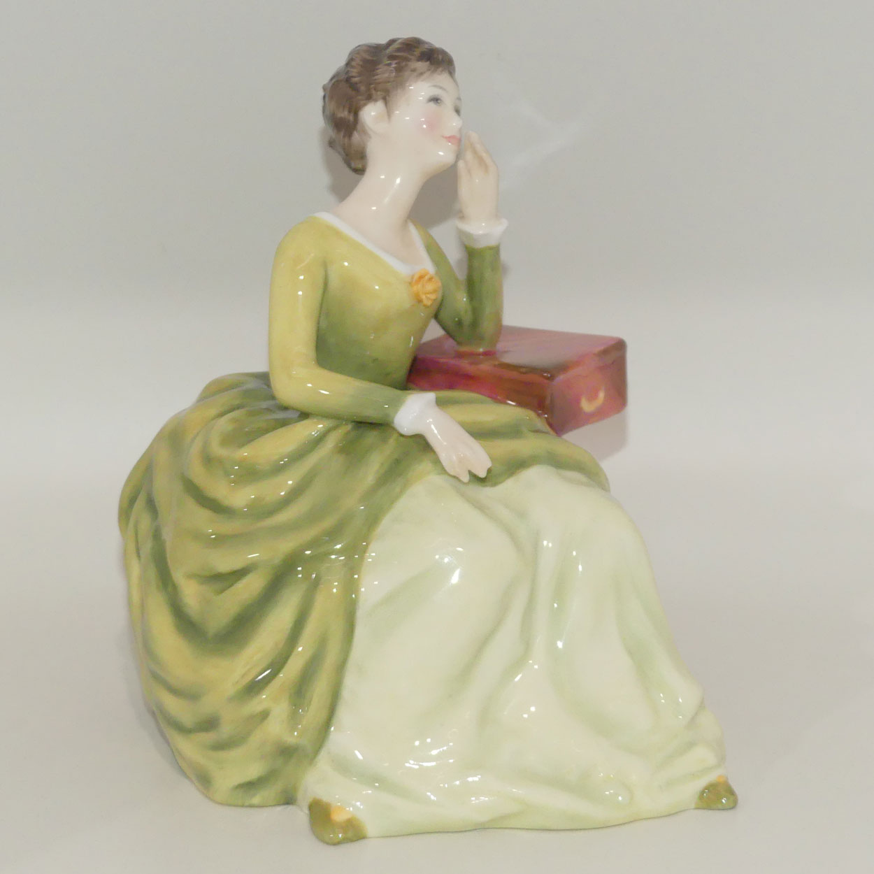hn2974-royal-doulton-figure-carolyn