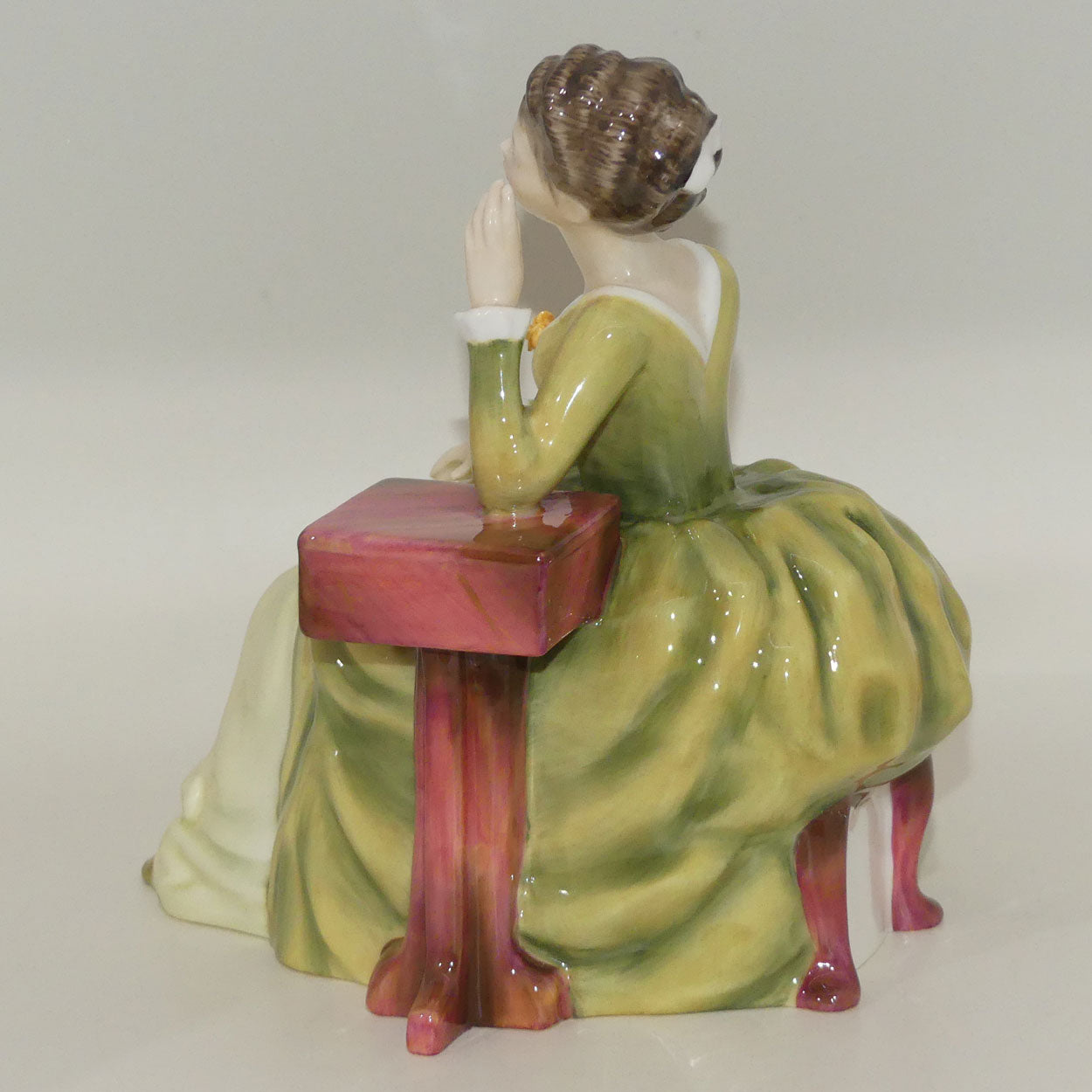 hn2974-royal-doulton-figure-carolyn