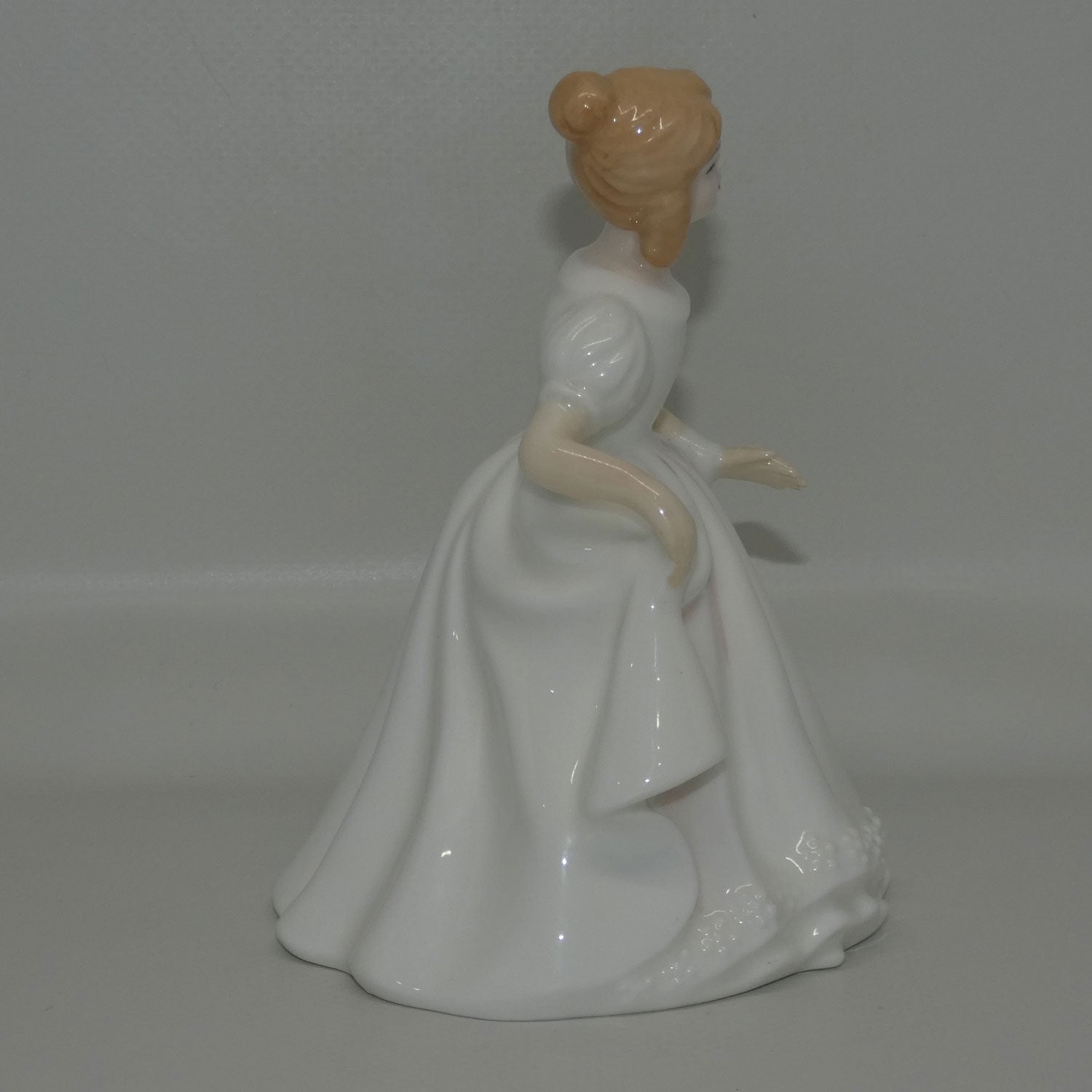 hn2996-royal-doulton-figure-amanda-pink