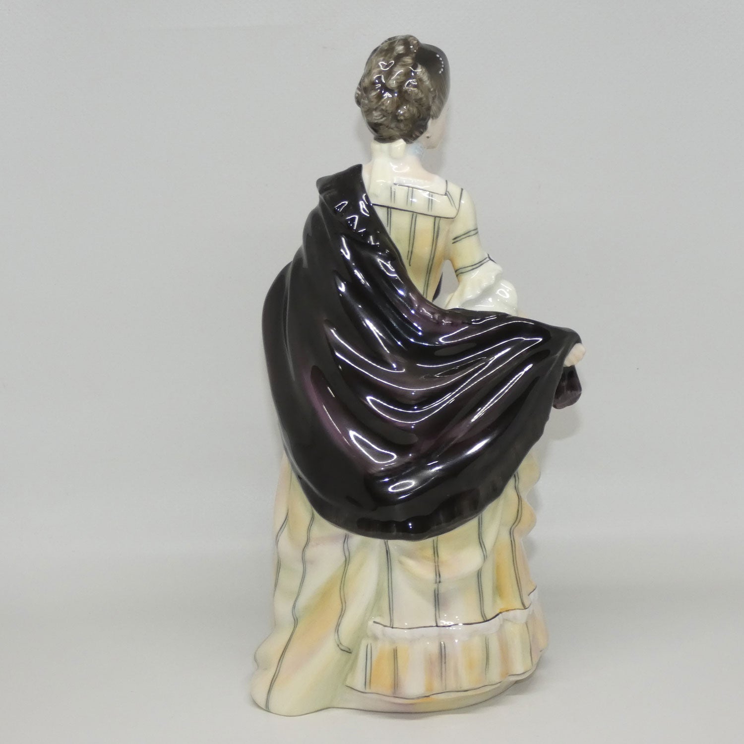 hn3010-royal-doulton-figure-isabella-countess-of-sefton