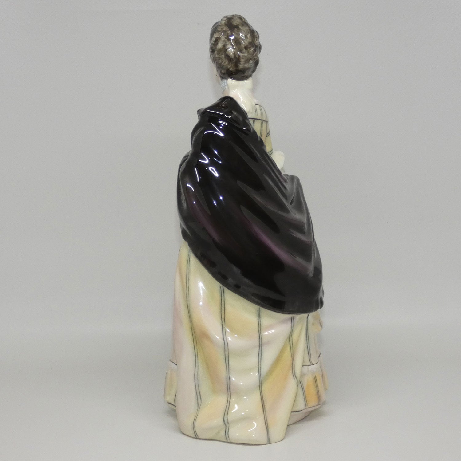 hn3010-royal-doulton-figure-isabella-countess-of-sefton
