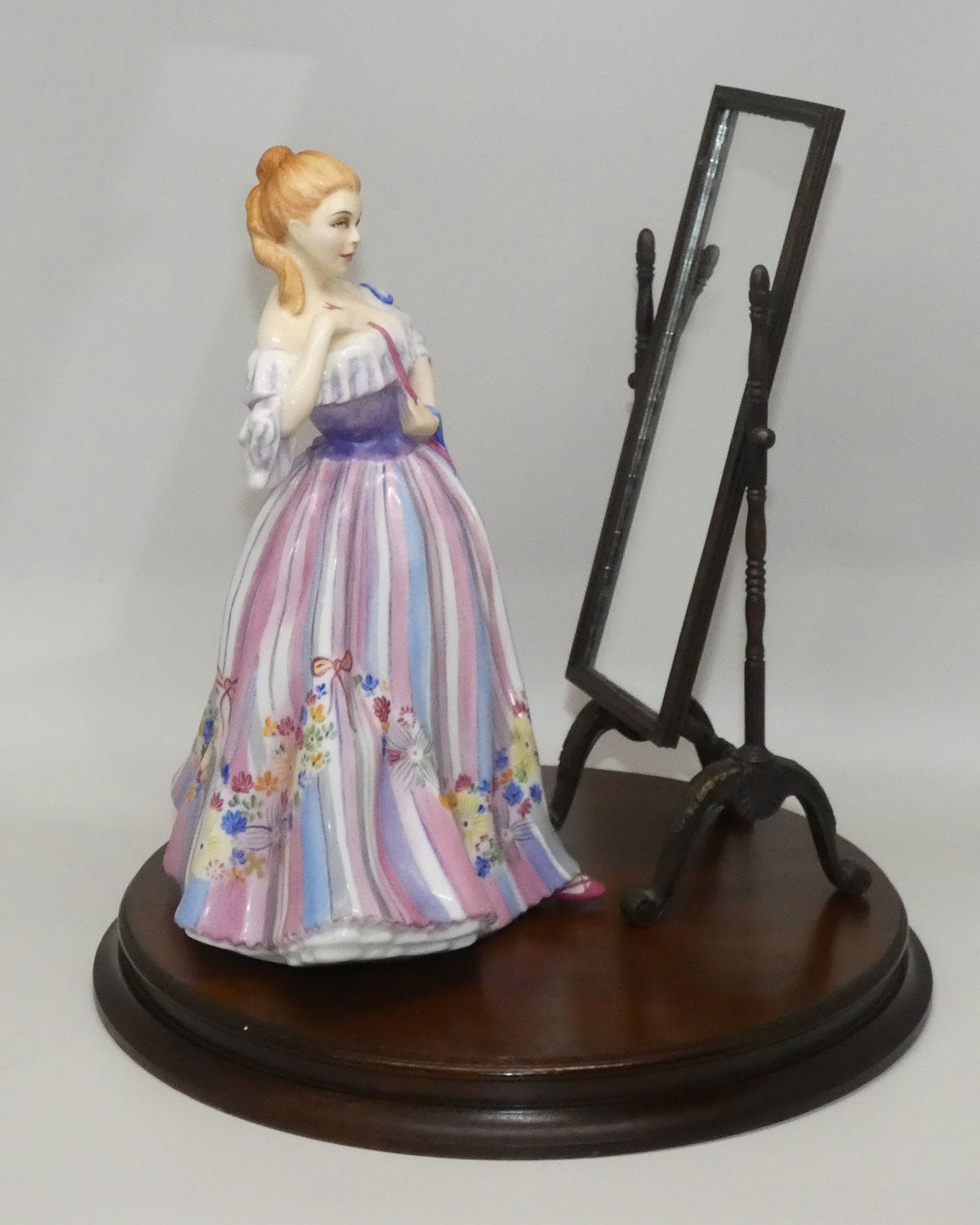 hn3015-royal-doulton-figure-adornment