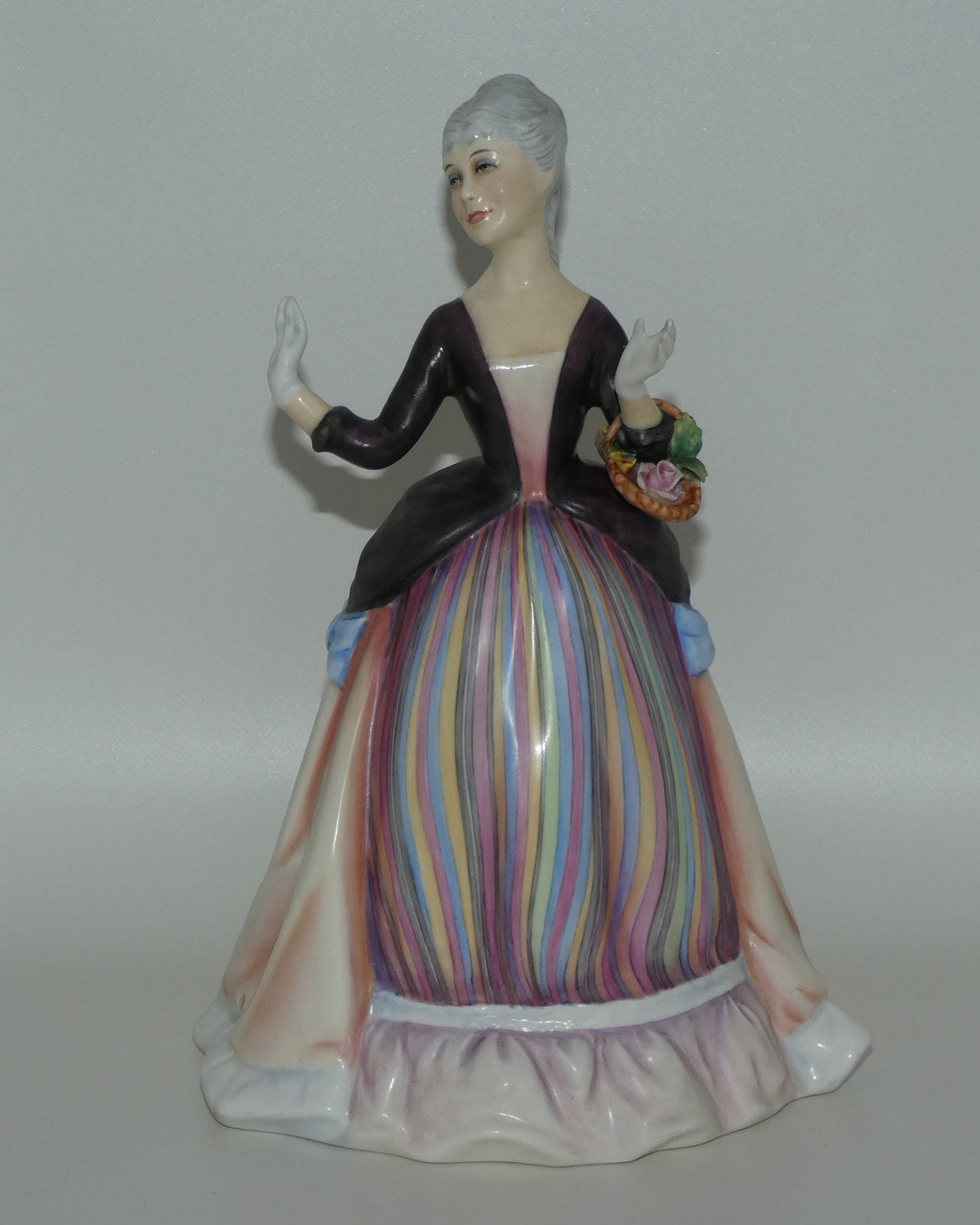 hn3040-royal-doulton-figure-flower-arranging