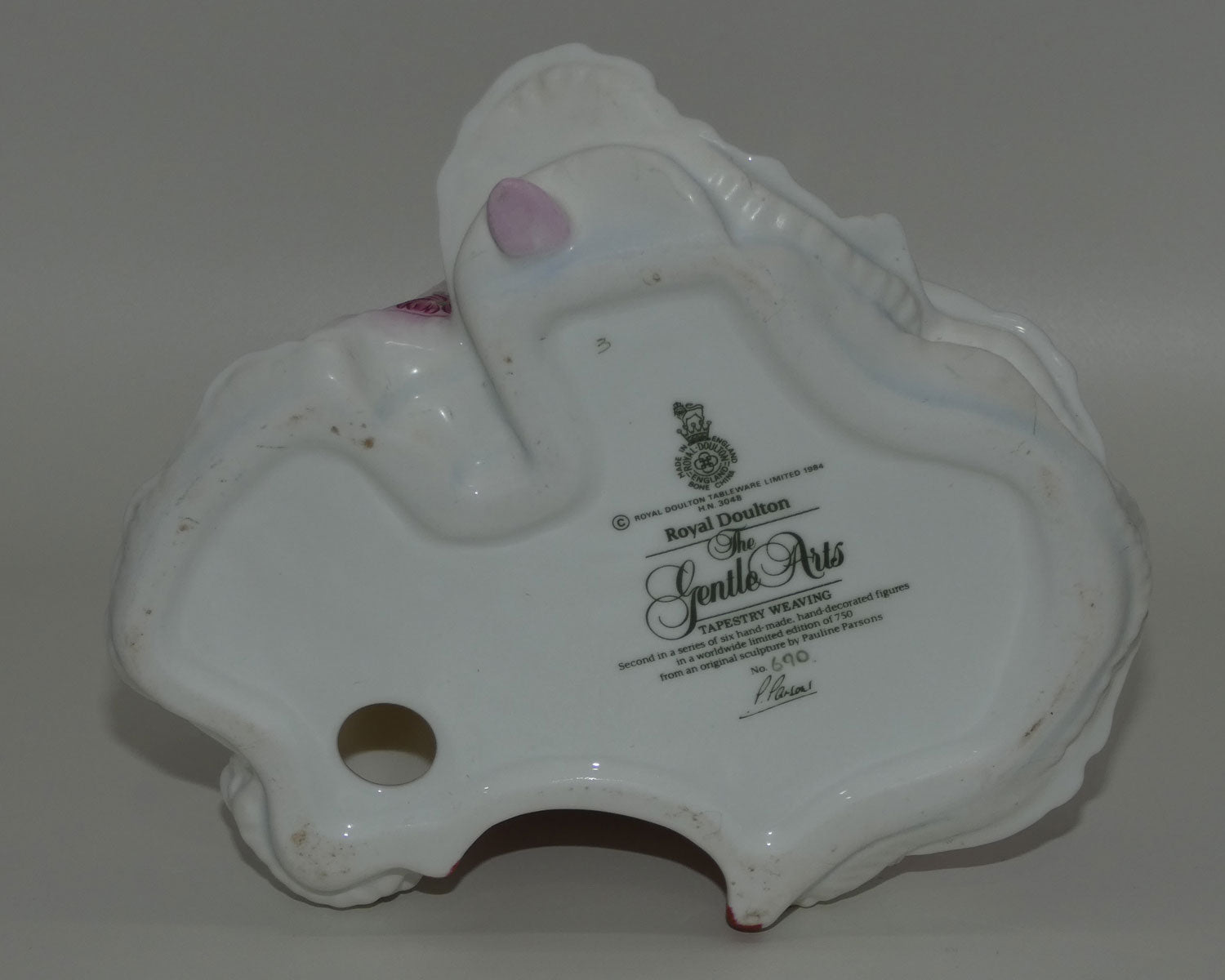 hn3048-royal-doulton-figure-tapestry-weaving