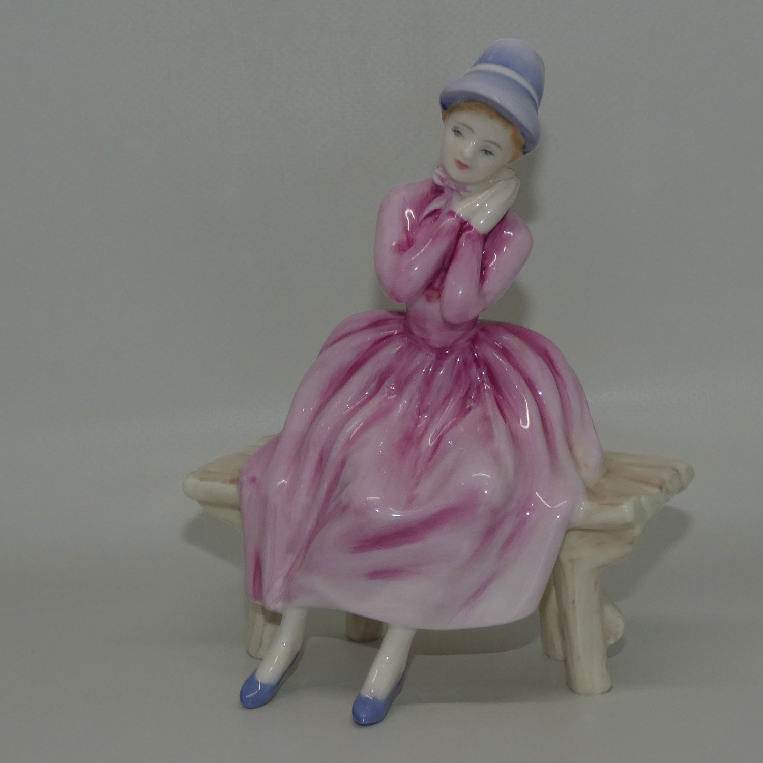 hn3176-royal-doulton-figure-young-dreams