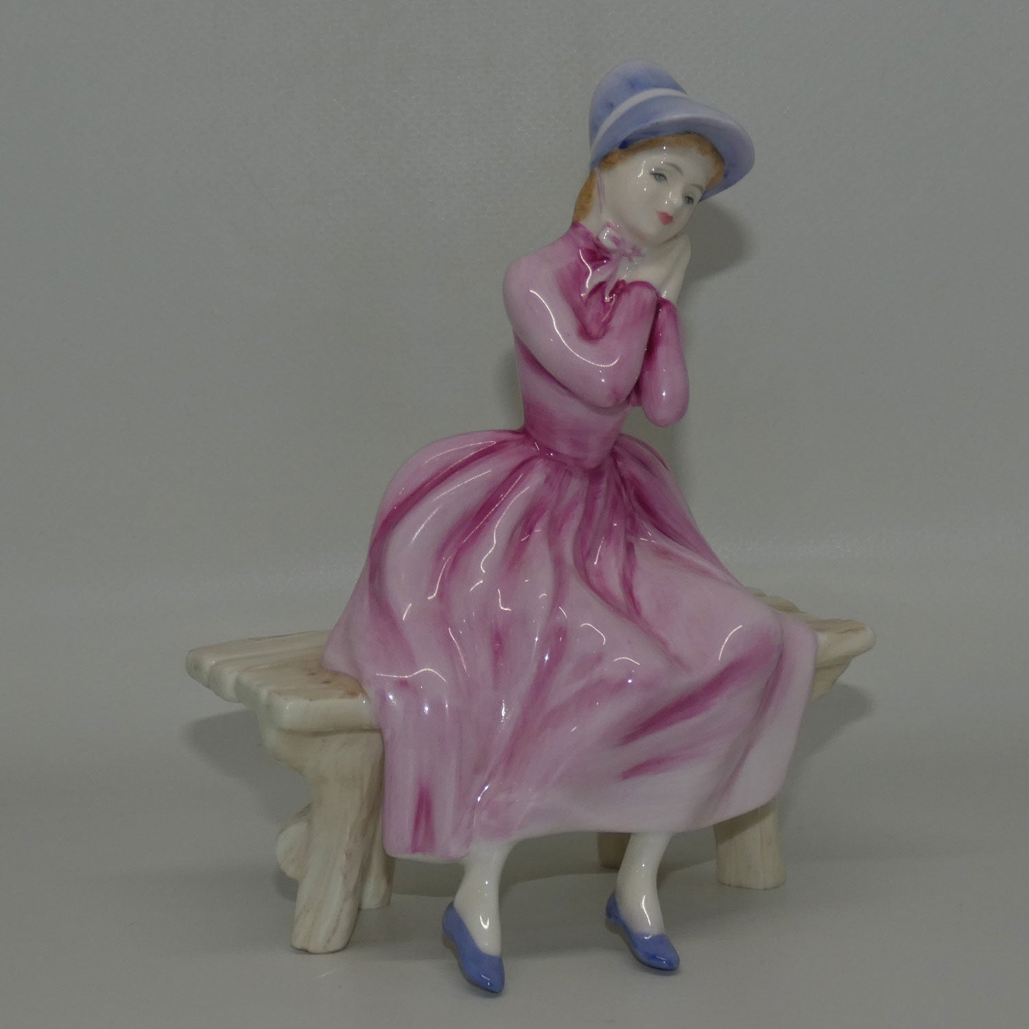 hn3176-royal-doulton-figure-young-dreams