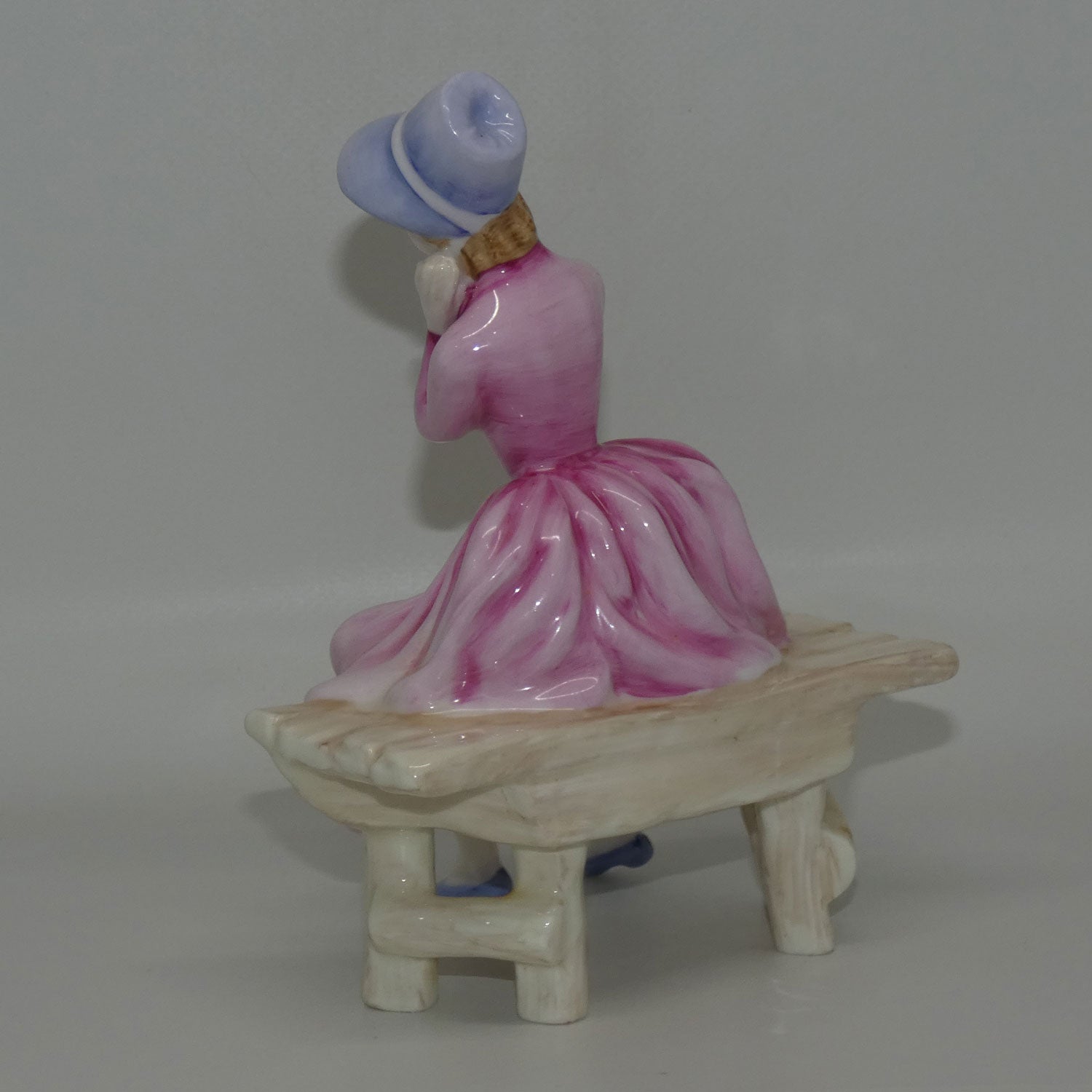 hn3176-royal-doulton-figure-young-dreams