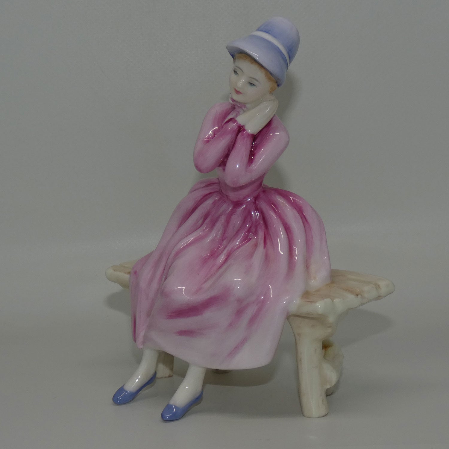 hn3176-royal-doulton-figure-young-dreams