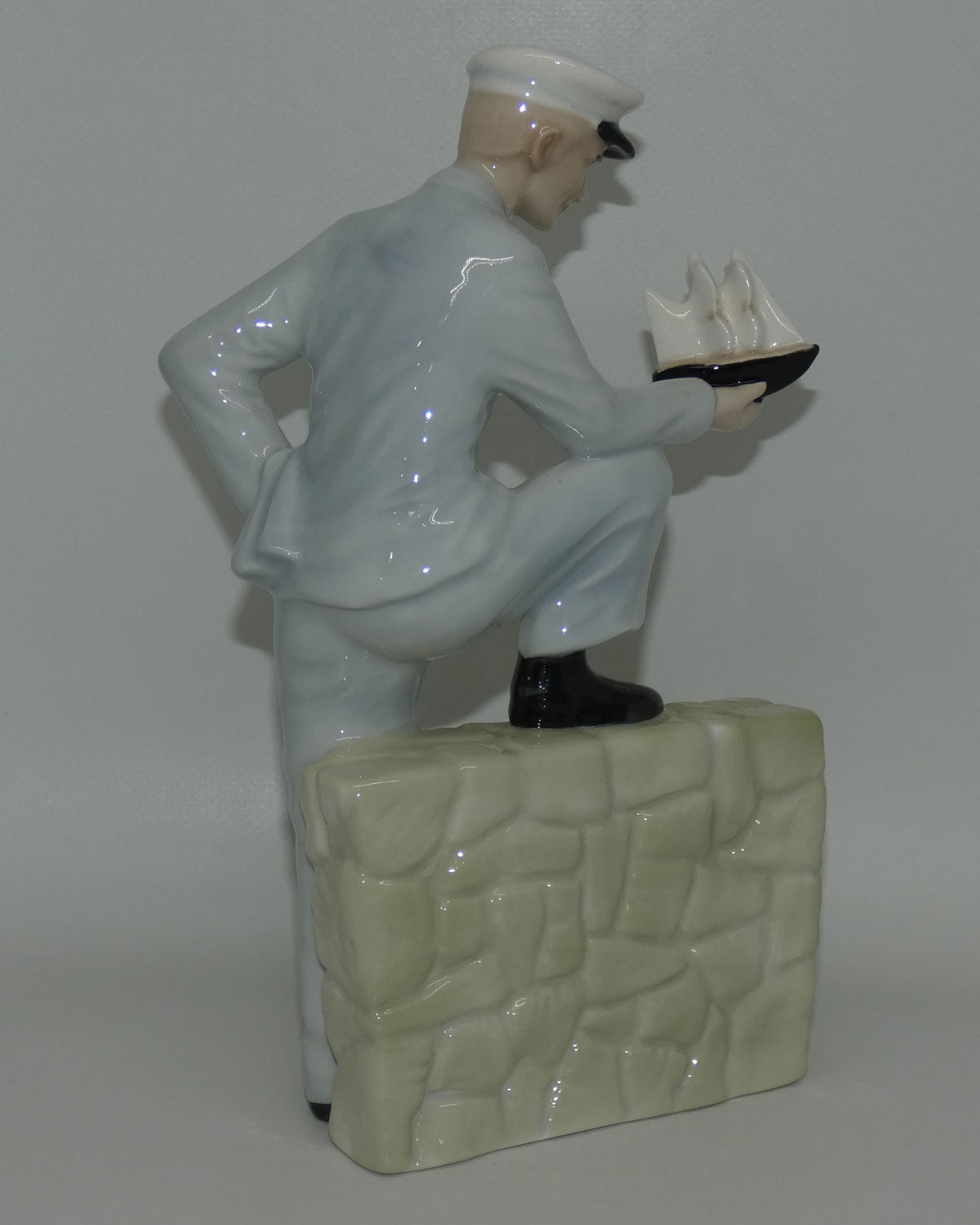 hn3185-royal-doulton-figure-travellers-tale