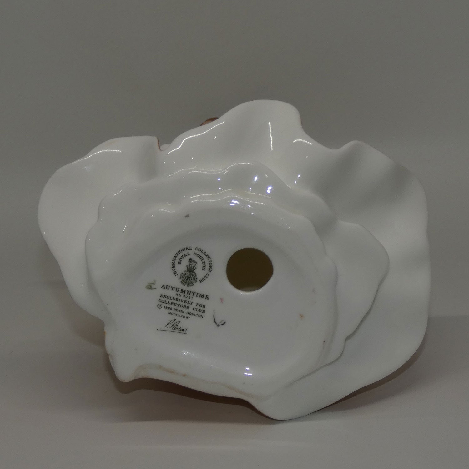 hn3231-royal-doulton-figure-autumntime