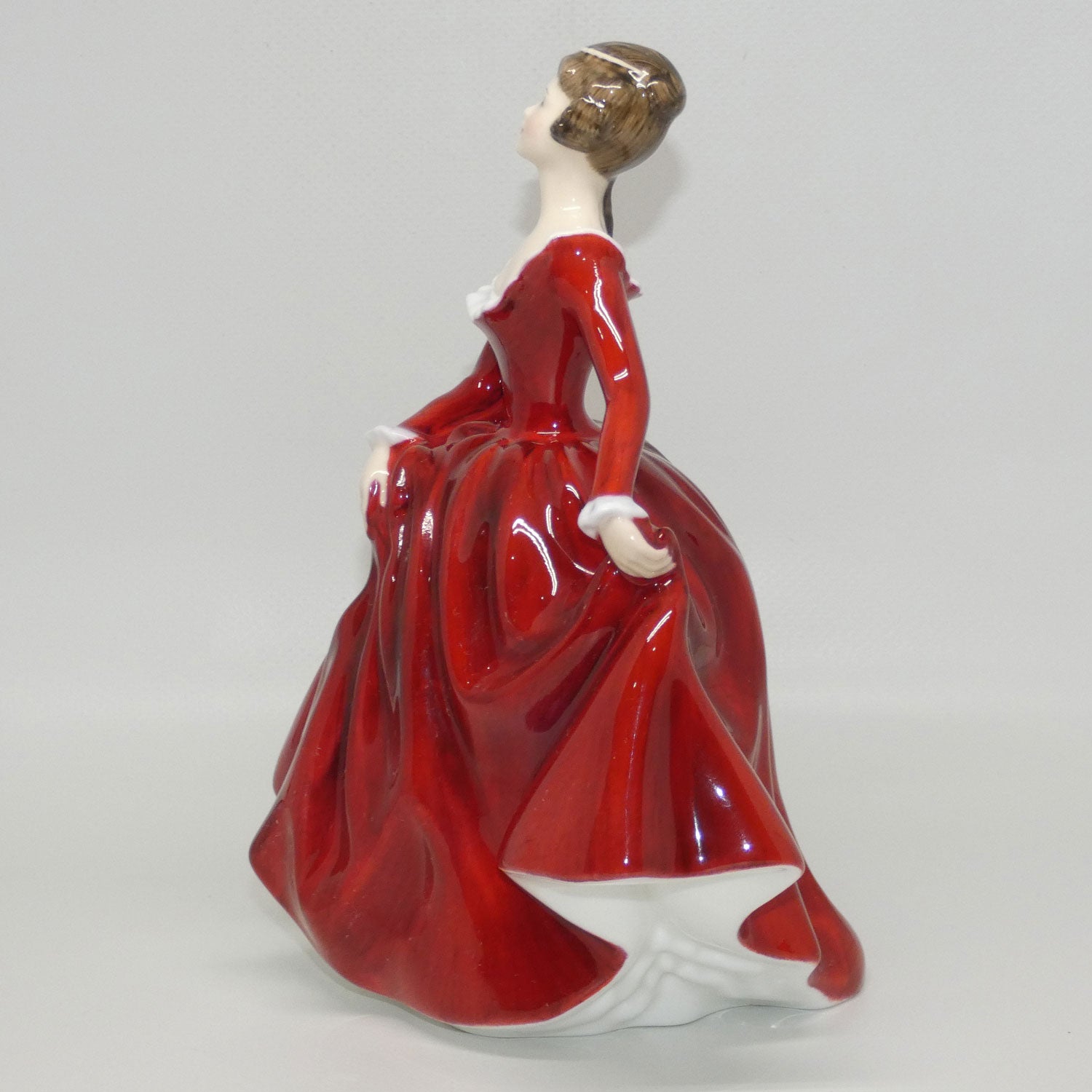 hn3311-royal-doulton-figure-fragrance-red